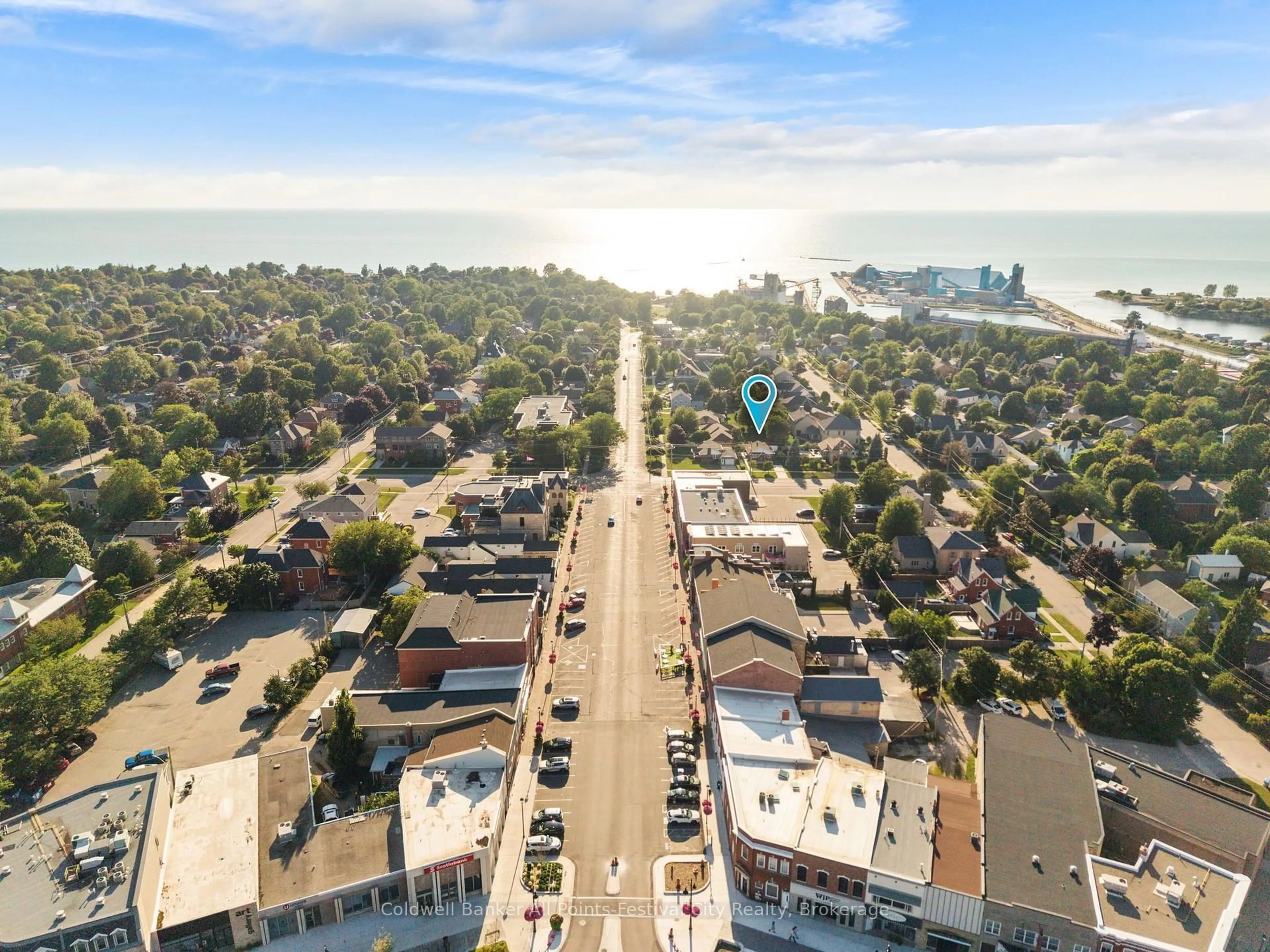 A pic from outside/outdoor area/front of a property/back of a property/a pic from drone, street for 13 Waterloo St, Goderich Ontario N7A 2W1