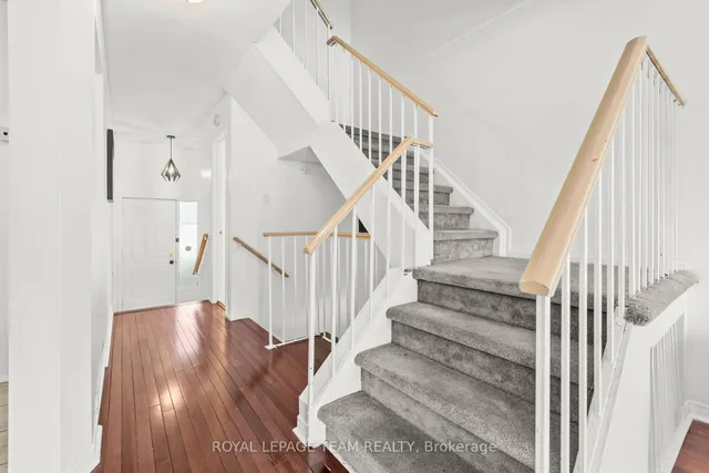 81 Rueter St, Ottawa 4