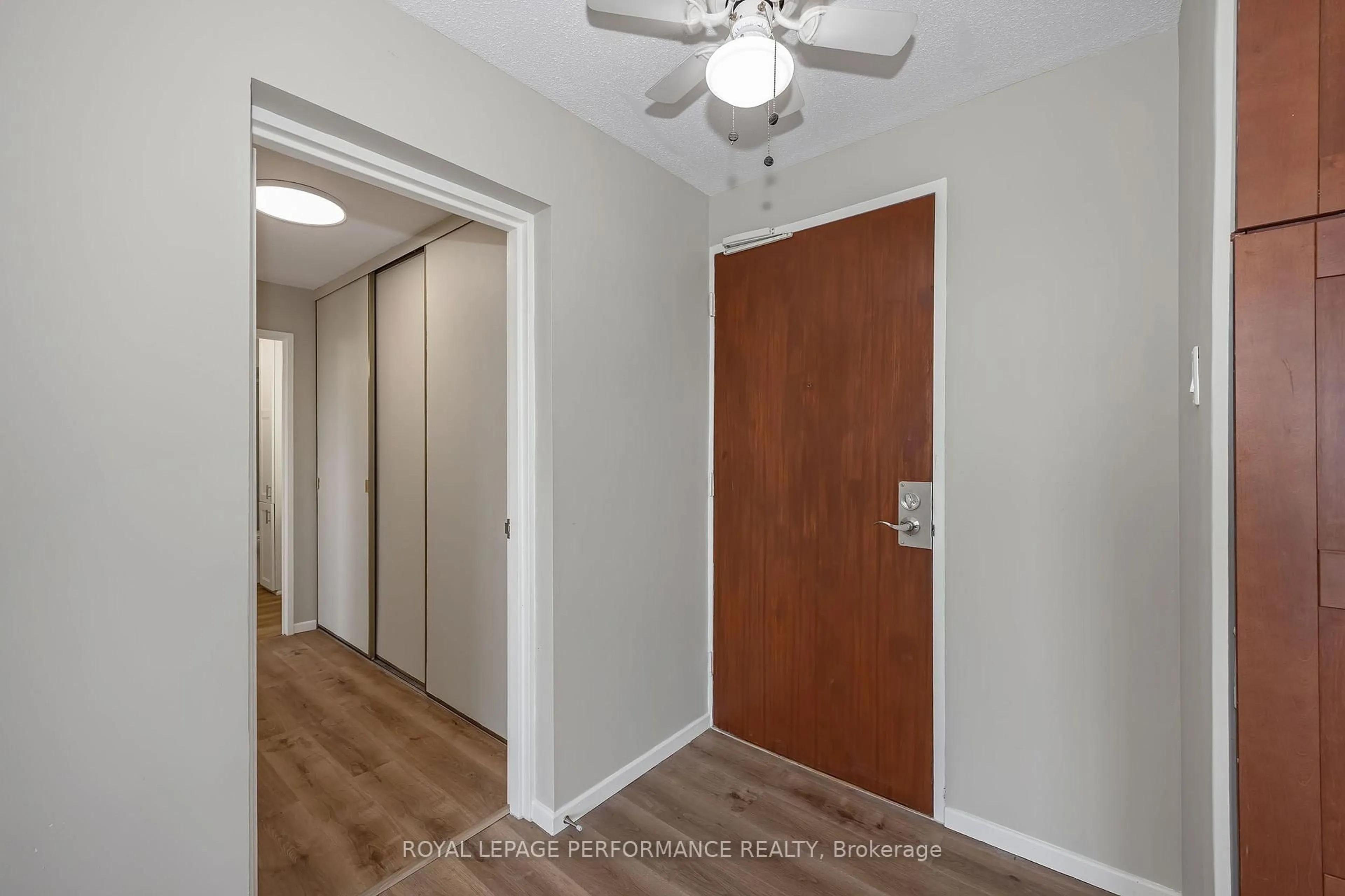 Indoor entryway for 20 Chesterton Dr #920, Ottawa Ontario K2E 6Z7