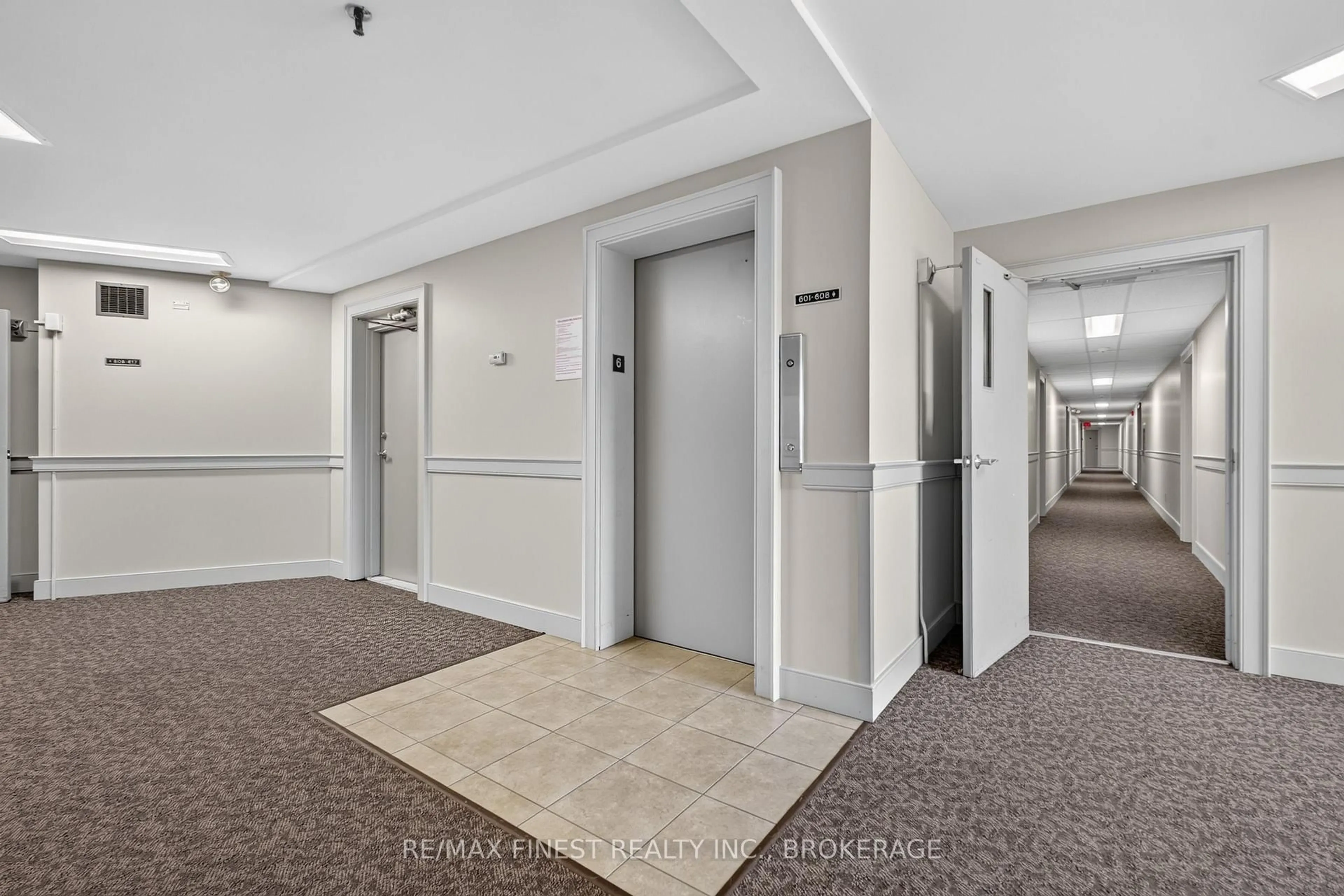 Indoor foyer for 334 Queen Mary Rd #602, Kingston Ontario K7M 7E7