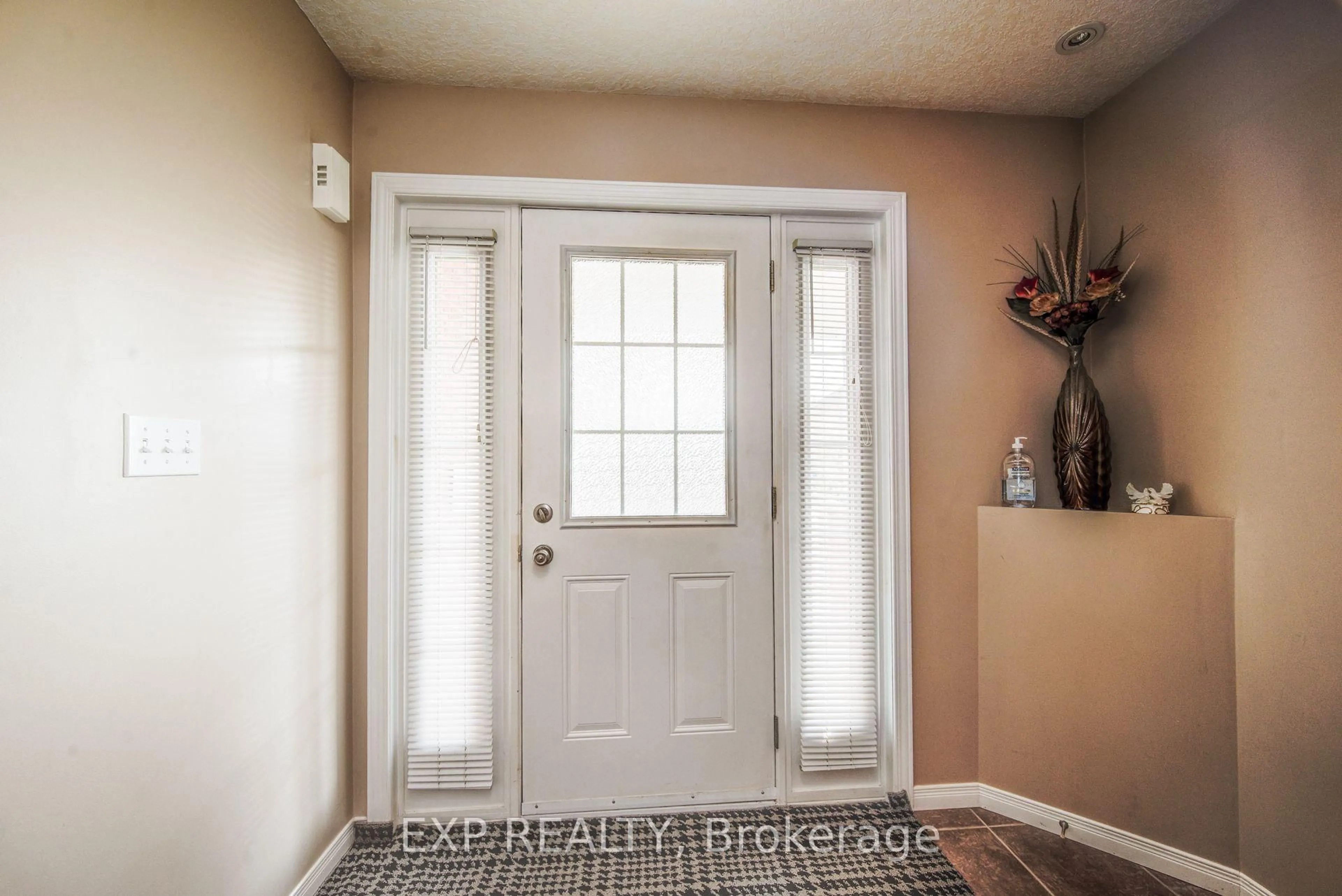 Indoor entryway for 124 Udvari Cres, Kitchener Ontario N2N 3P6