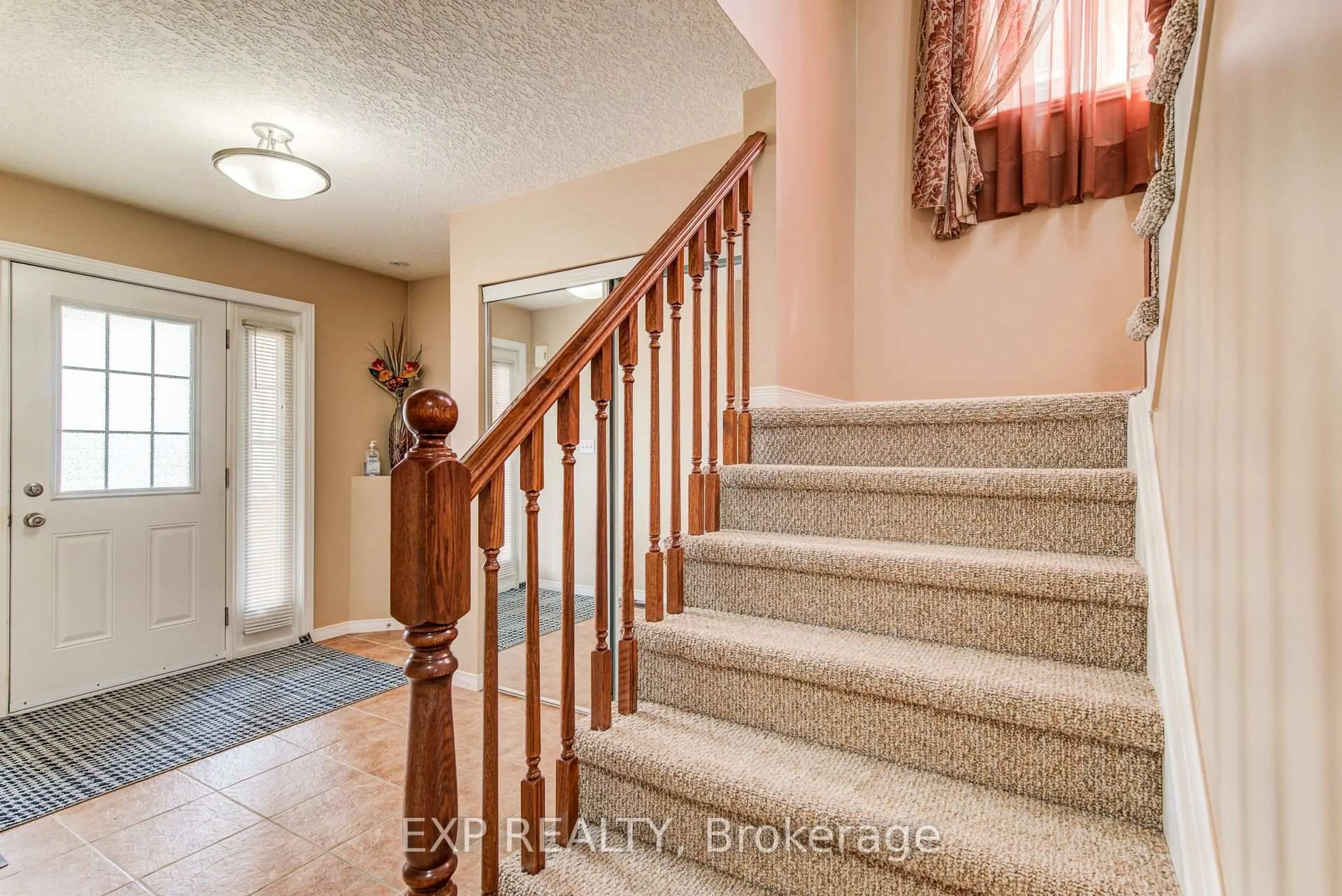 Indoor entryway for 124 Udvari Cres, Kitchener Ontario N2N 3P6