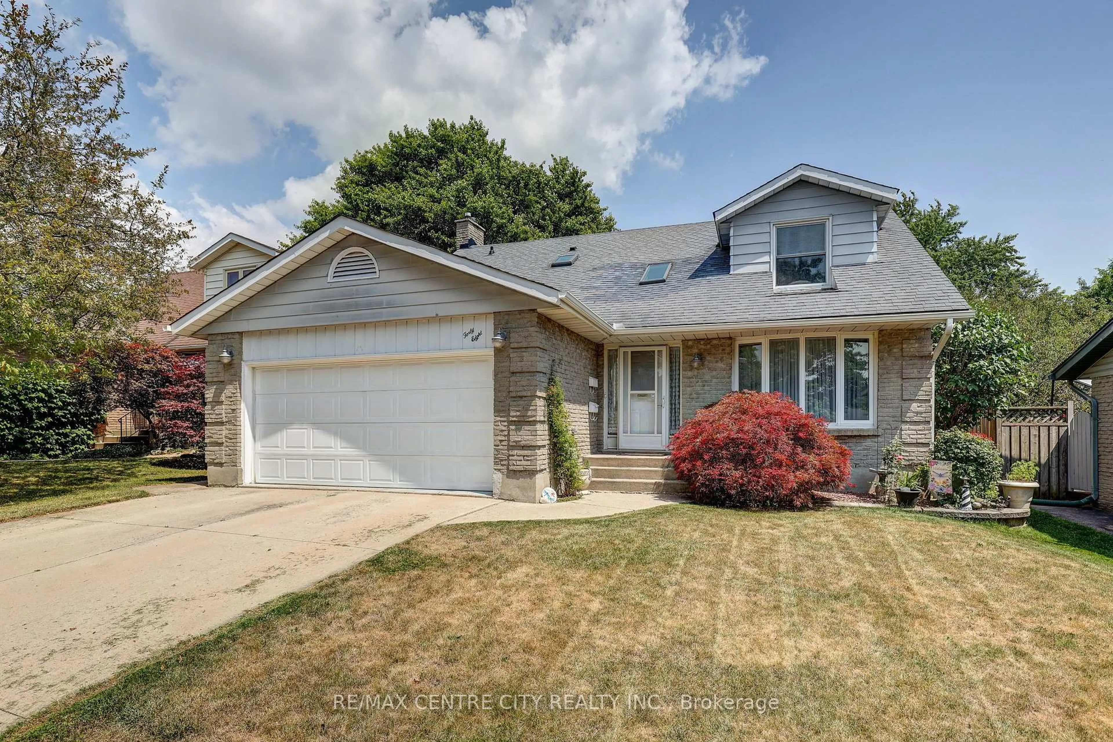 Home with vinyl exterior material, street for 48 Clarendon Cres, London South Ontario N6C 5B8