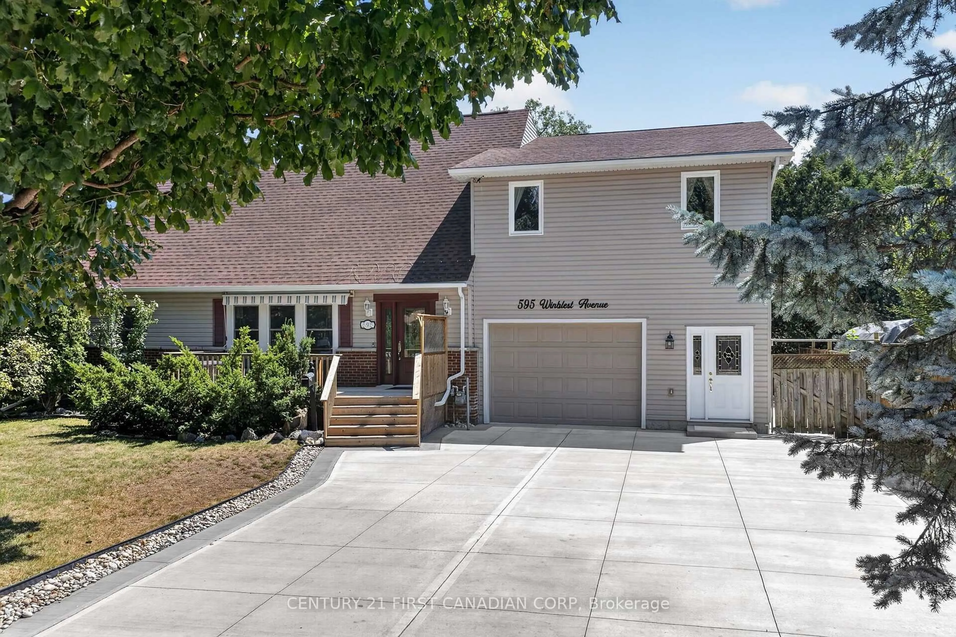 Home with vinyl exterior material, street for 595 Winblest Ave, London South Ontario N6C 3C4