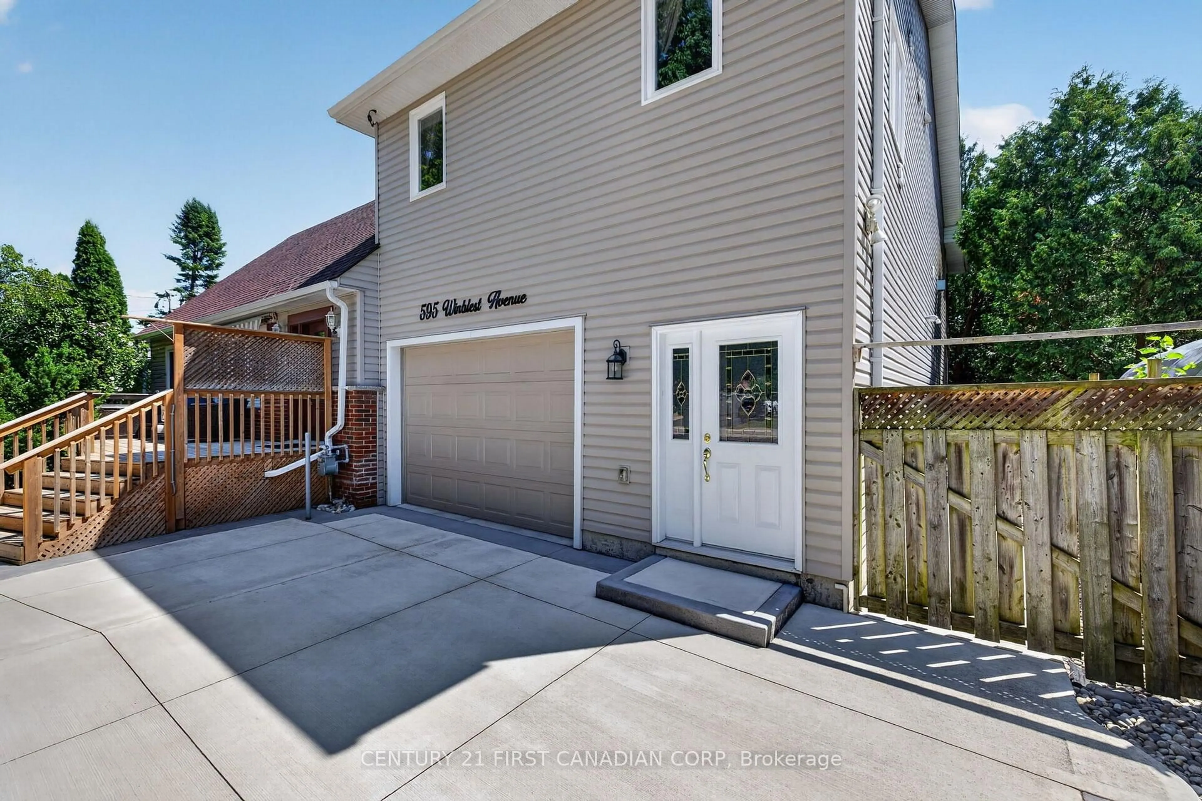Unknown for 595 Winblest Ave, London South Ontario N6C 3C4