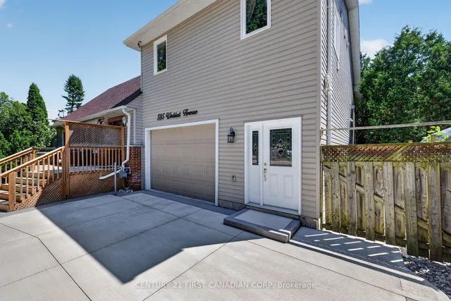 595 Winblest Ave, London South 4