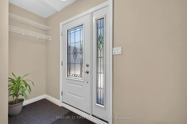 595 Winblest Ave, London South 5