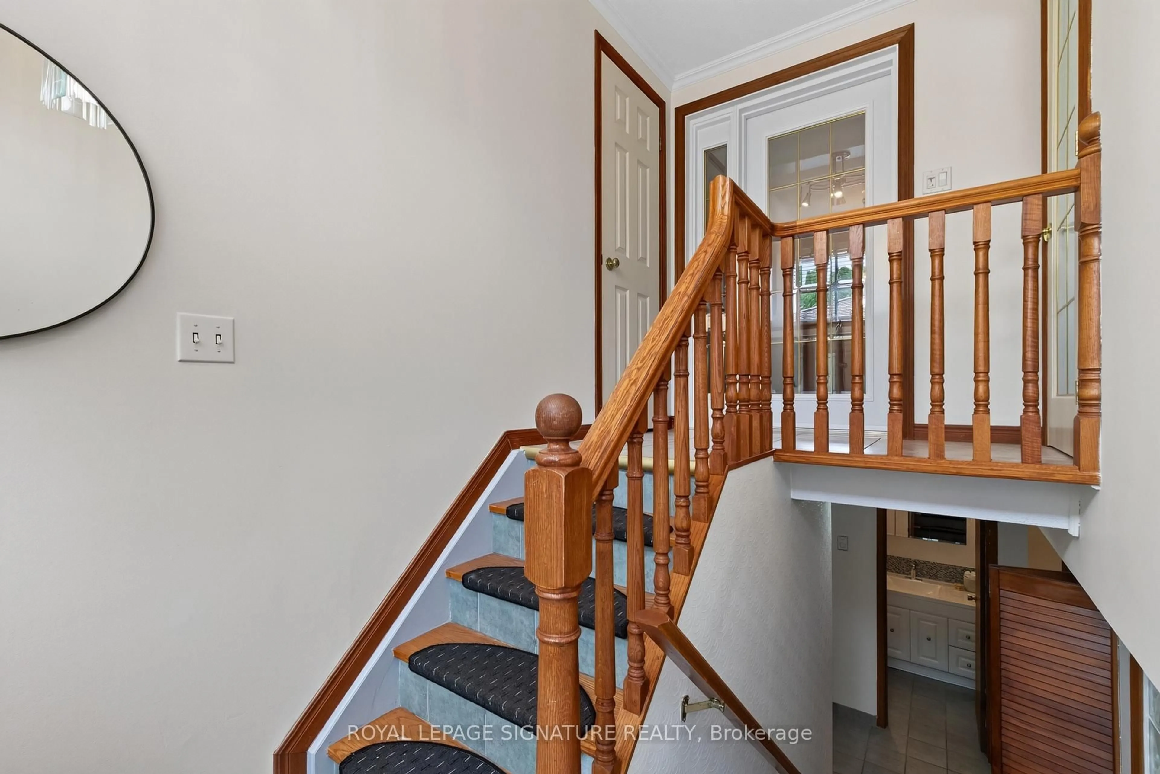 Indoor foyer for 644 Scott St, Kincardine Ontario N2Z 1V6