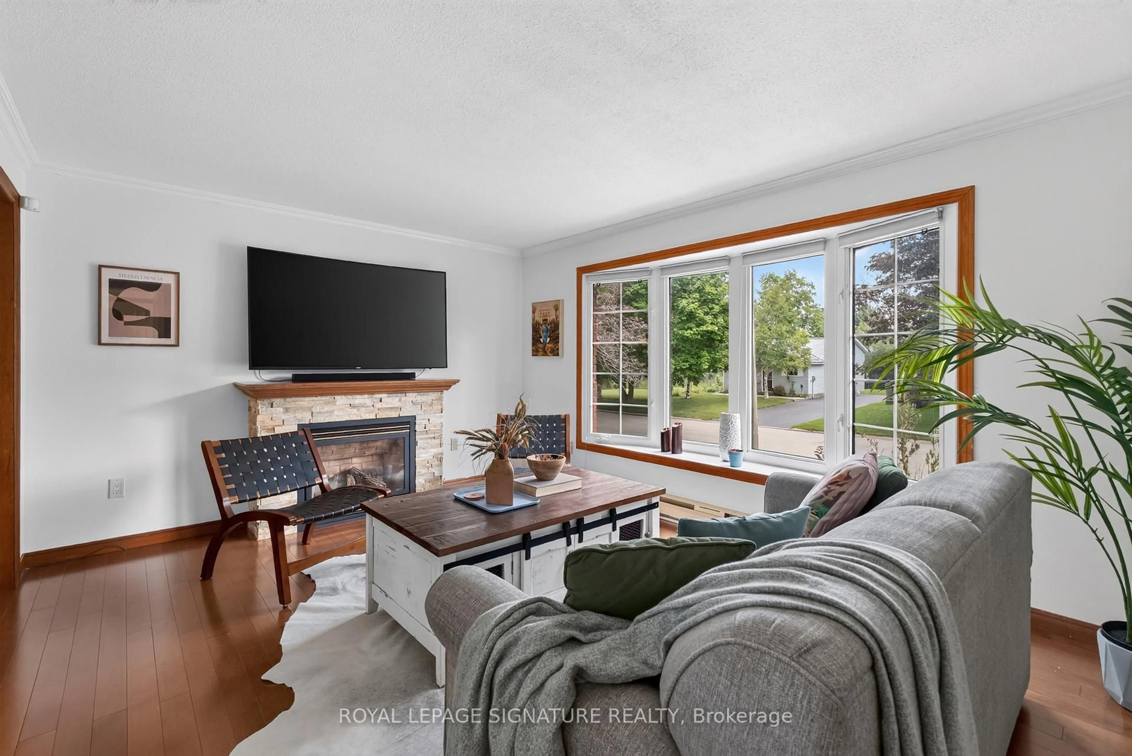 Living room with furniture, unknown for 644 Scott St, Kincardine Ontario N2Z 1V6