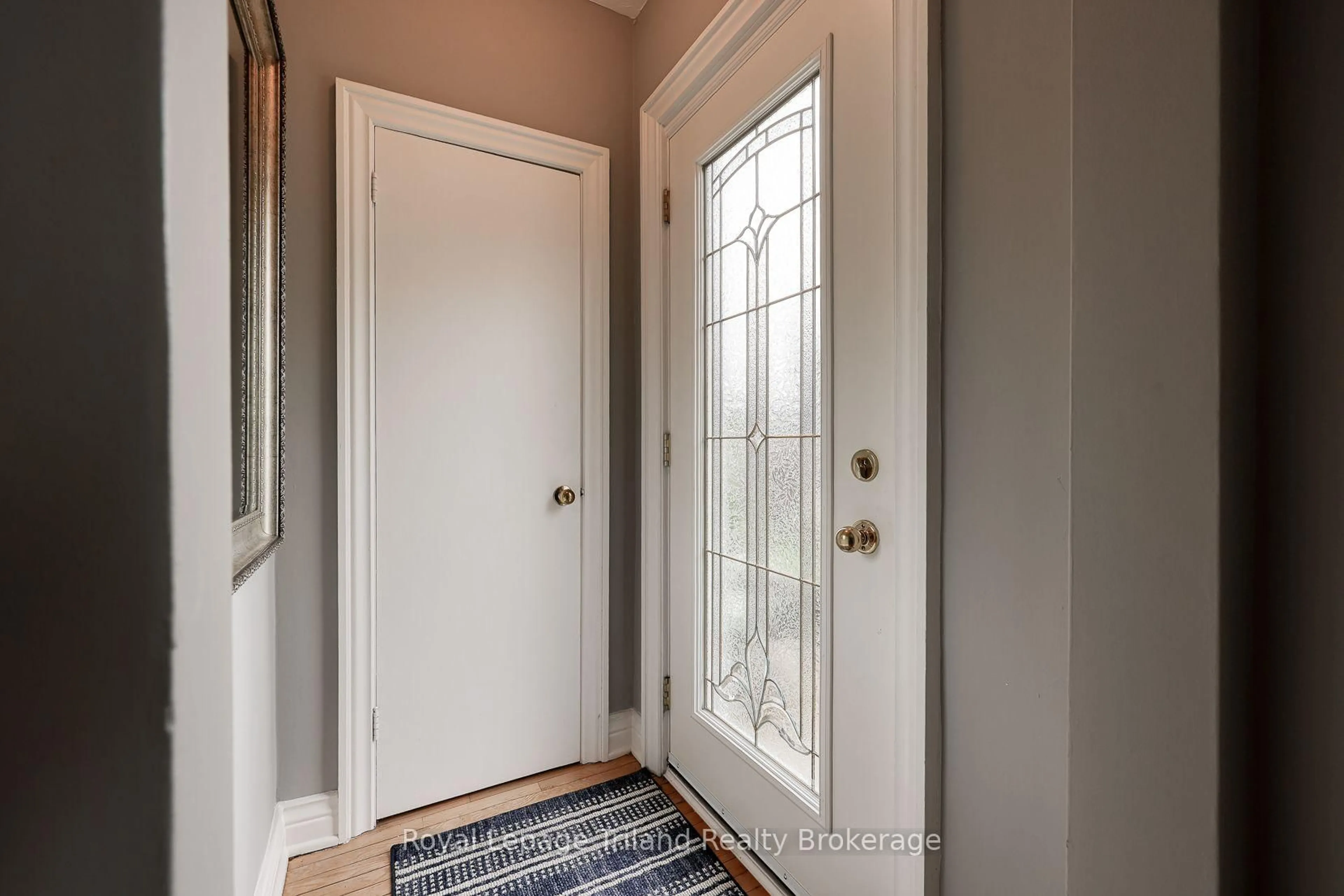 Indoor entryway for 763 Wilton Cres, Woodstock Ontario N4S 7H4