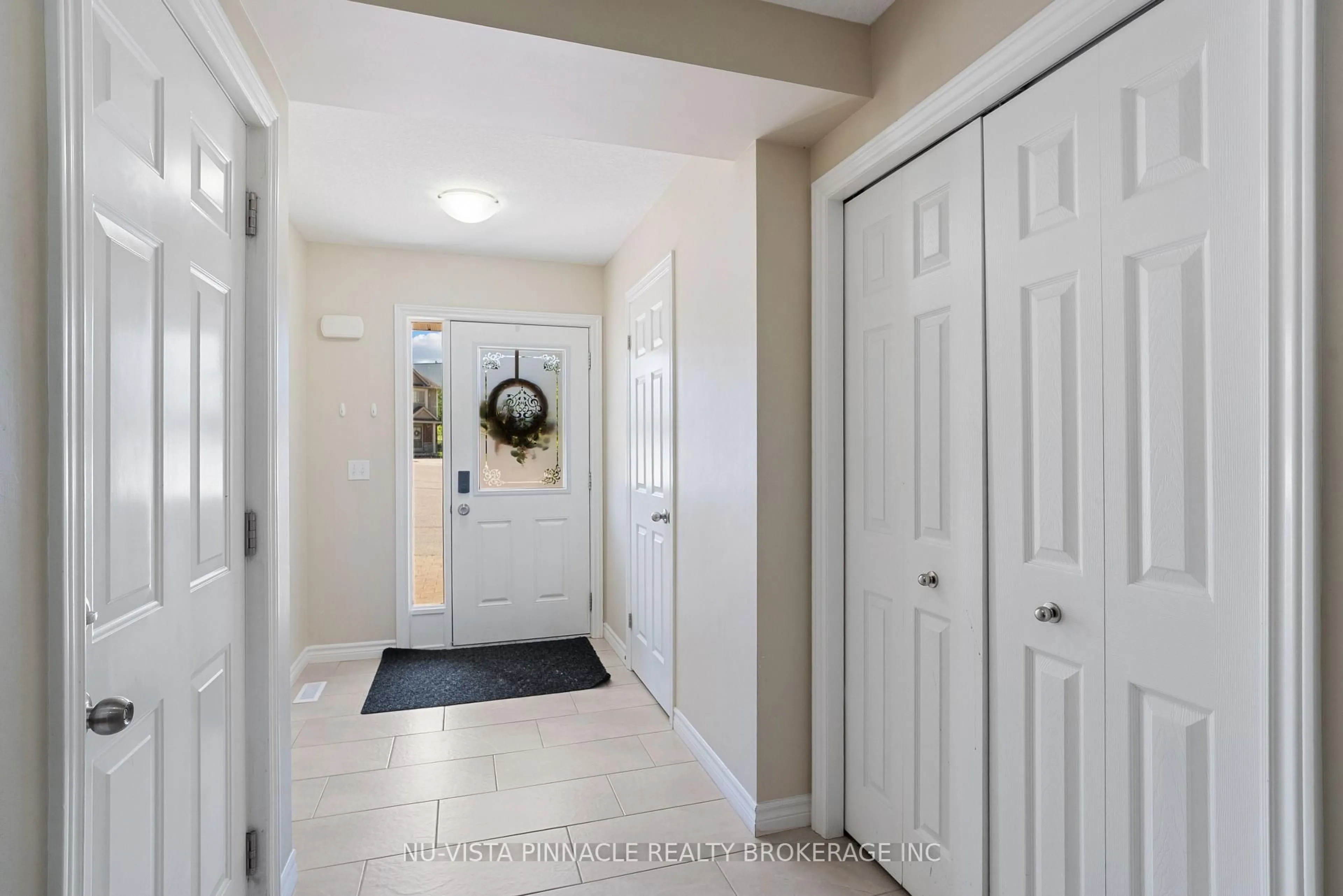 Indoor entryway for 176 Ferguson Dr #18, Woodstock Ontario N4V 0C6