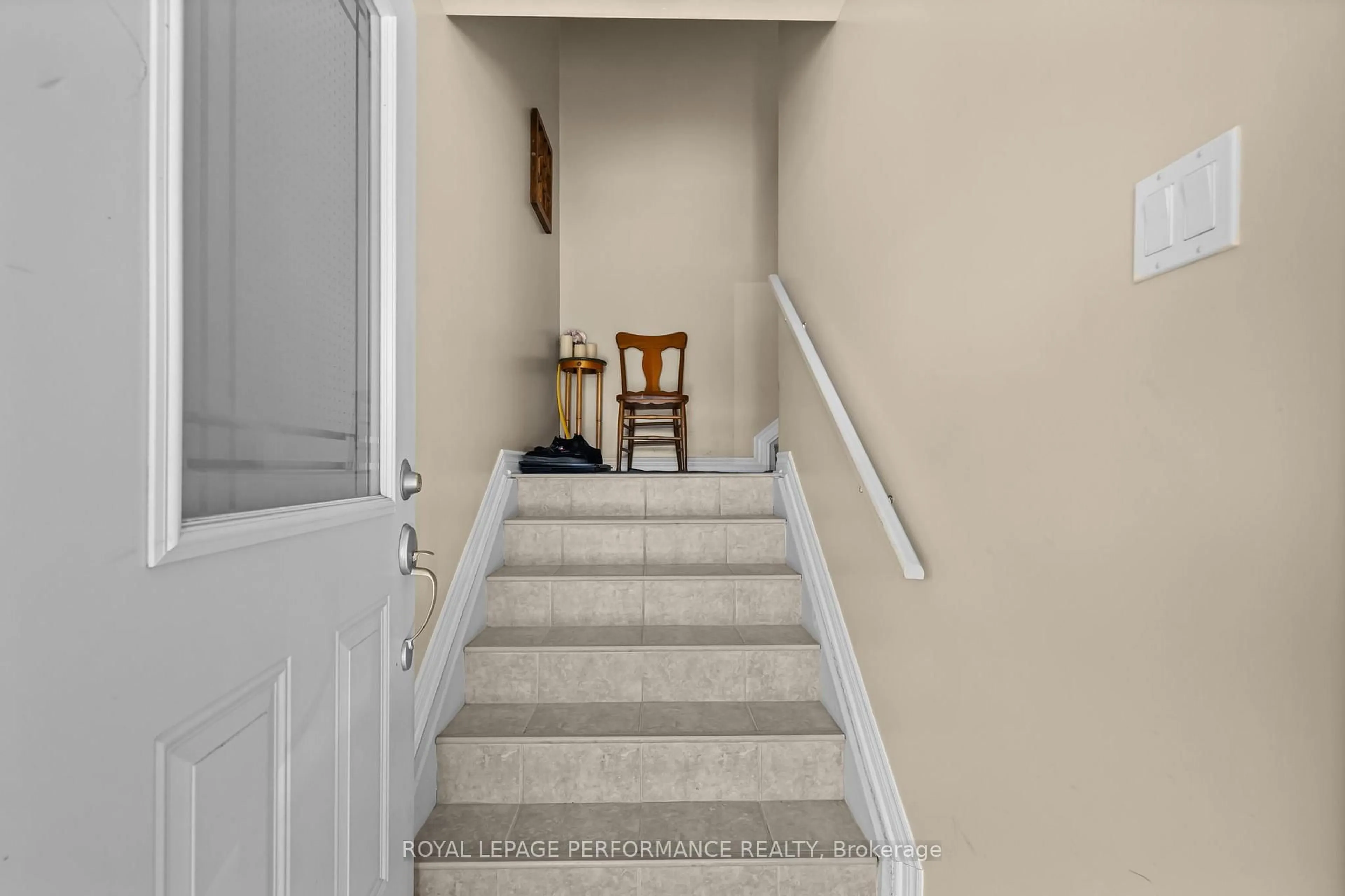 Indoor foyer for 46 Cambridge St #6, The Nation Ontario K0A 2M0