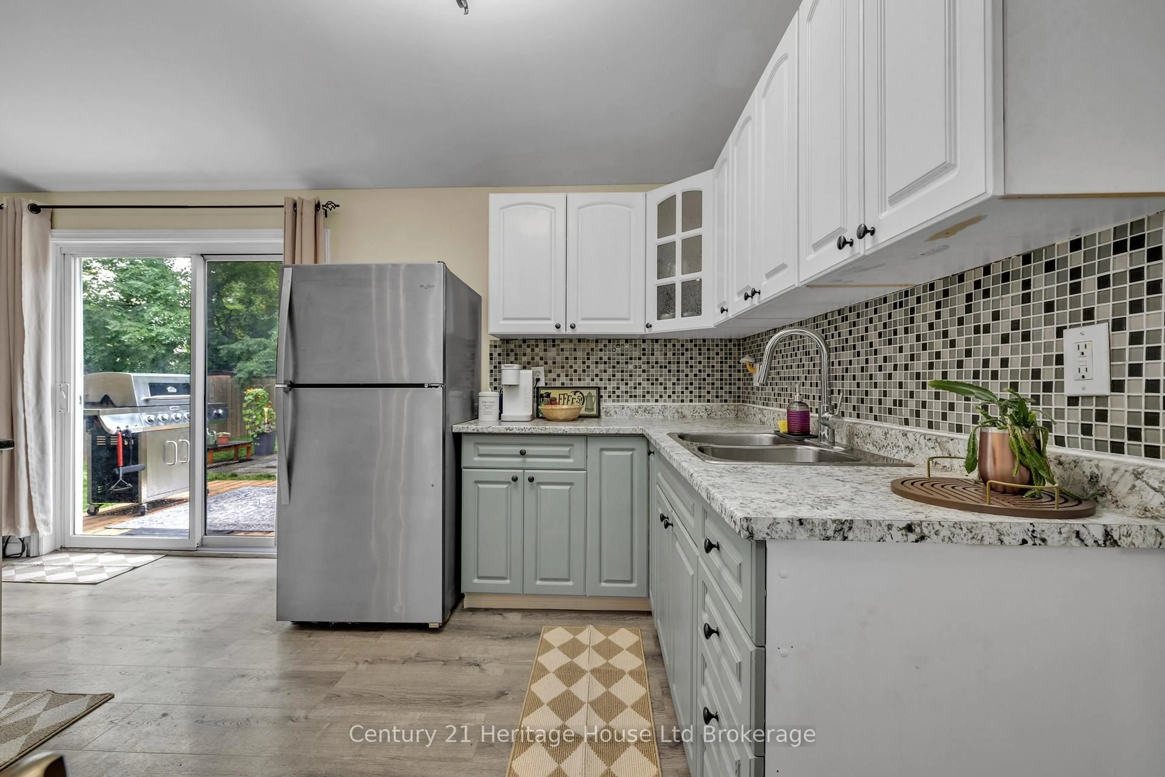 Open concept kitchen, ceramic/tile floor for 674 Hayball St, Woodstock Ontario N4S 4Z4