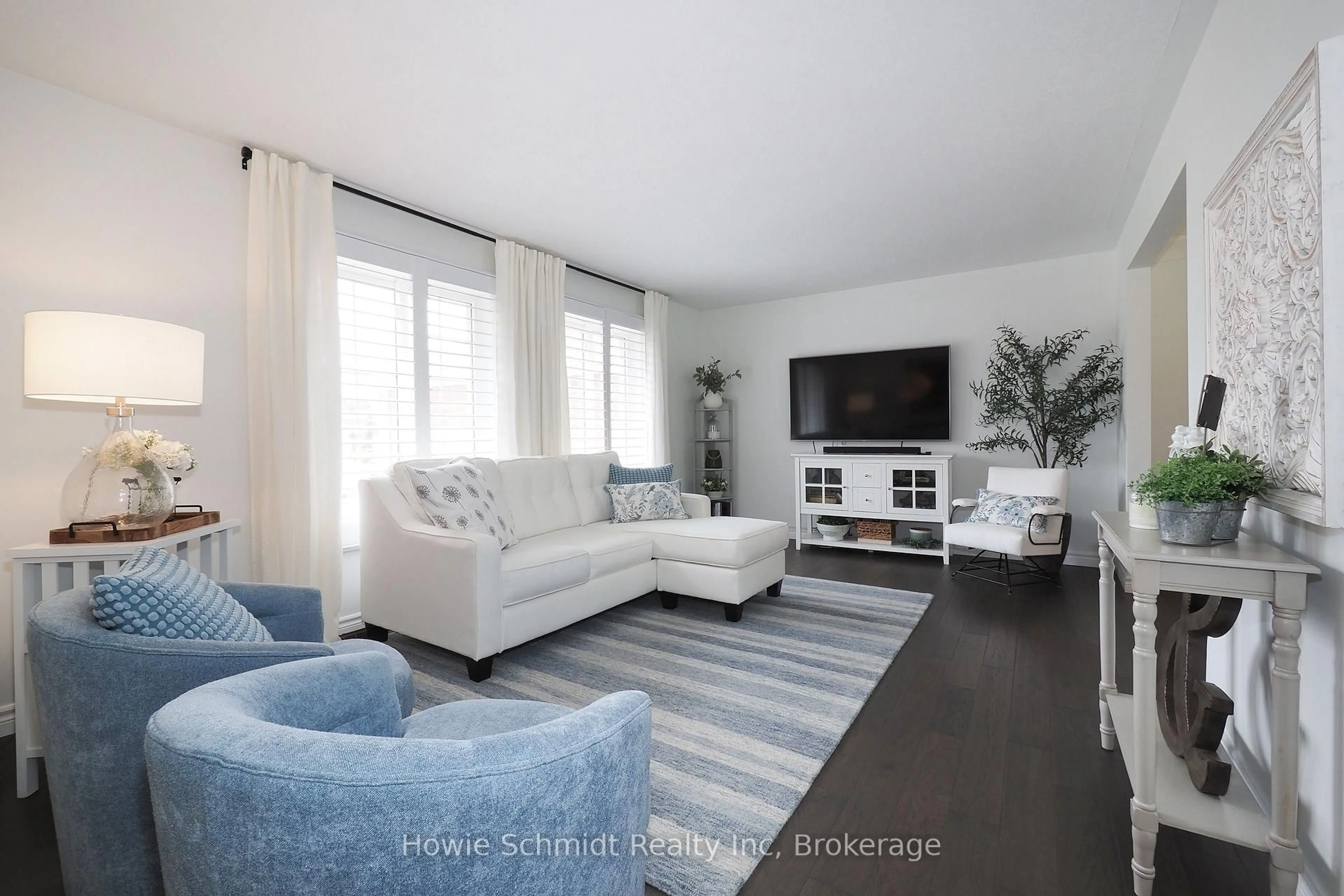 Living room with furniture, unknown for 182 Mitchell St, North Dumfries Ontario N0B 1E0
