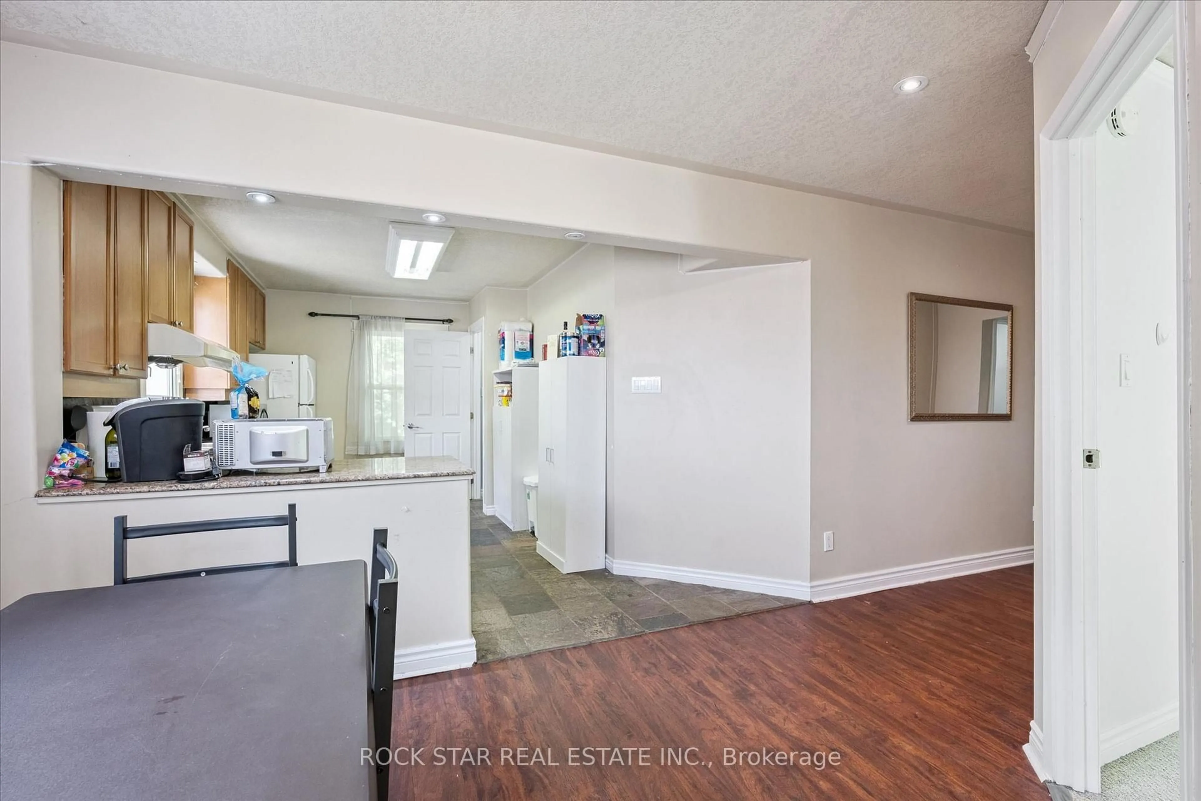 Unknown for 16 BEAUCOURT Pl, Hamilton Ontario L8S 2P7