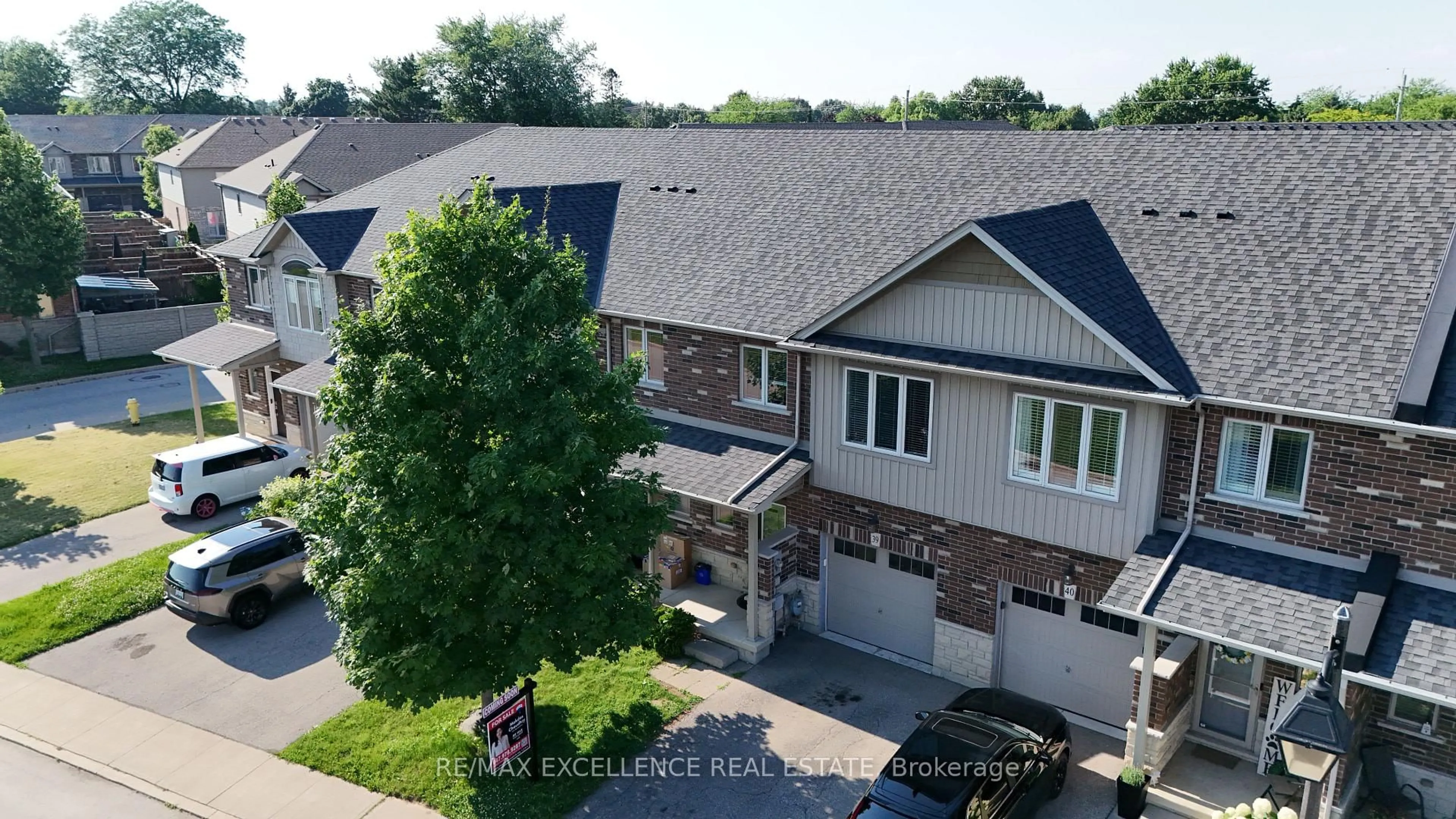 A pic from outside/outdoor area/front of a property/back of a property/a pic from drone, building for 380 Lake St #39, Grimsby Ontario L3M 0E8