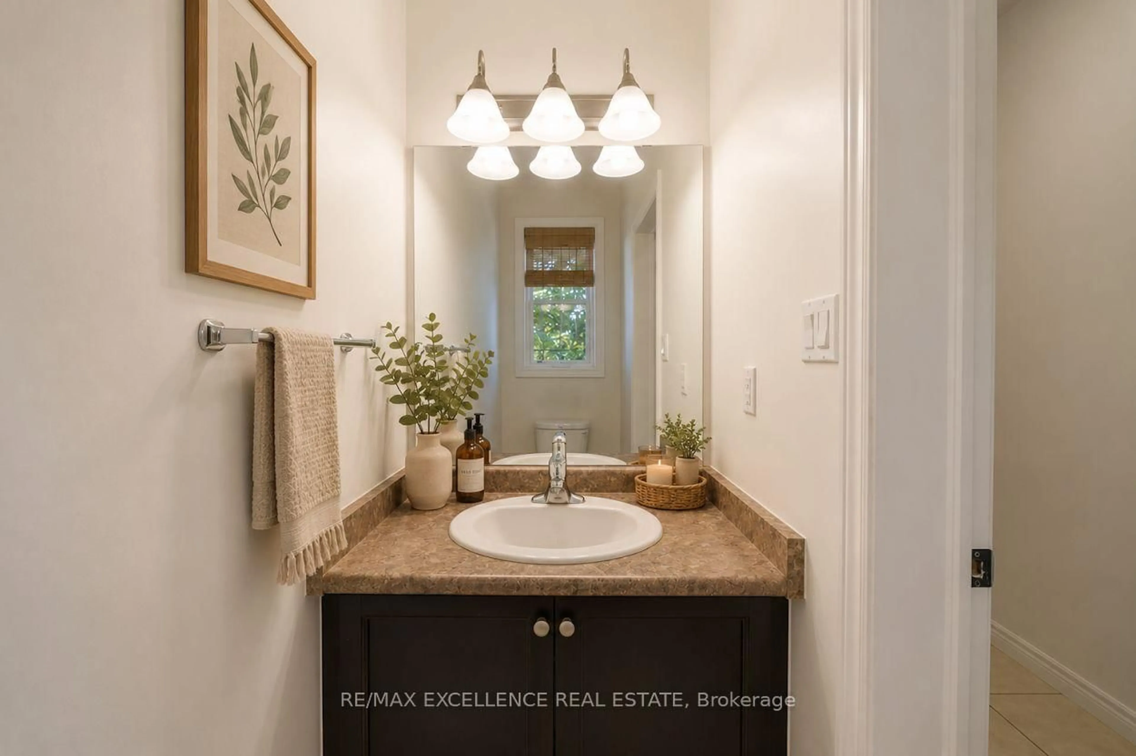 Contemporary bathroom, ceramic/tile floor for 380 Lake St #39, Grimsby Ontario L3M 0E8