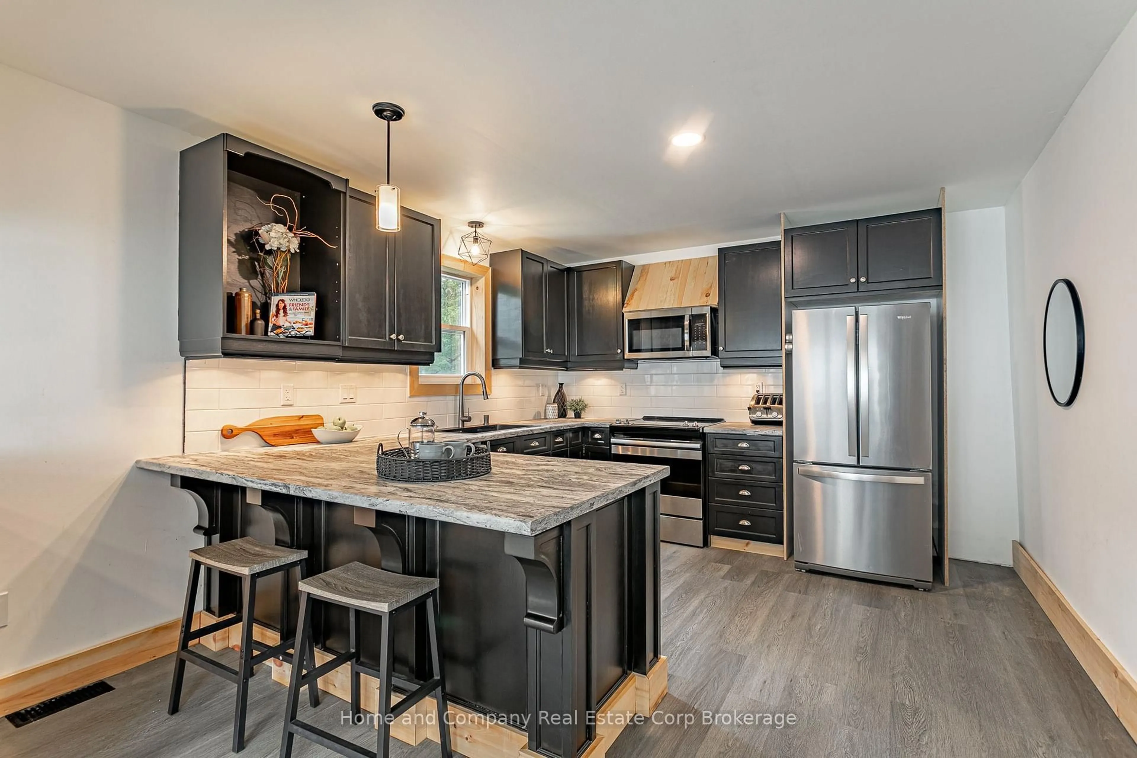 Open concept kitchen, unknown for 201 John St, Ingersoll Ontario N5C 3G1