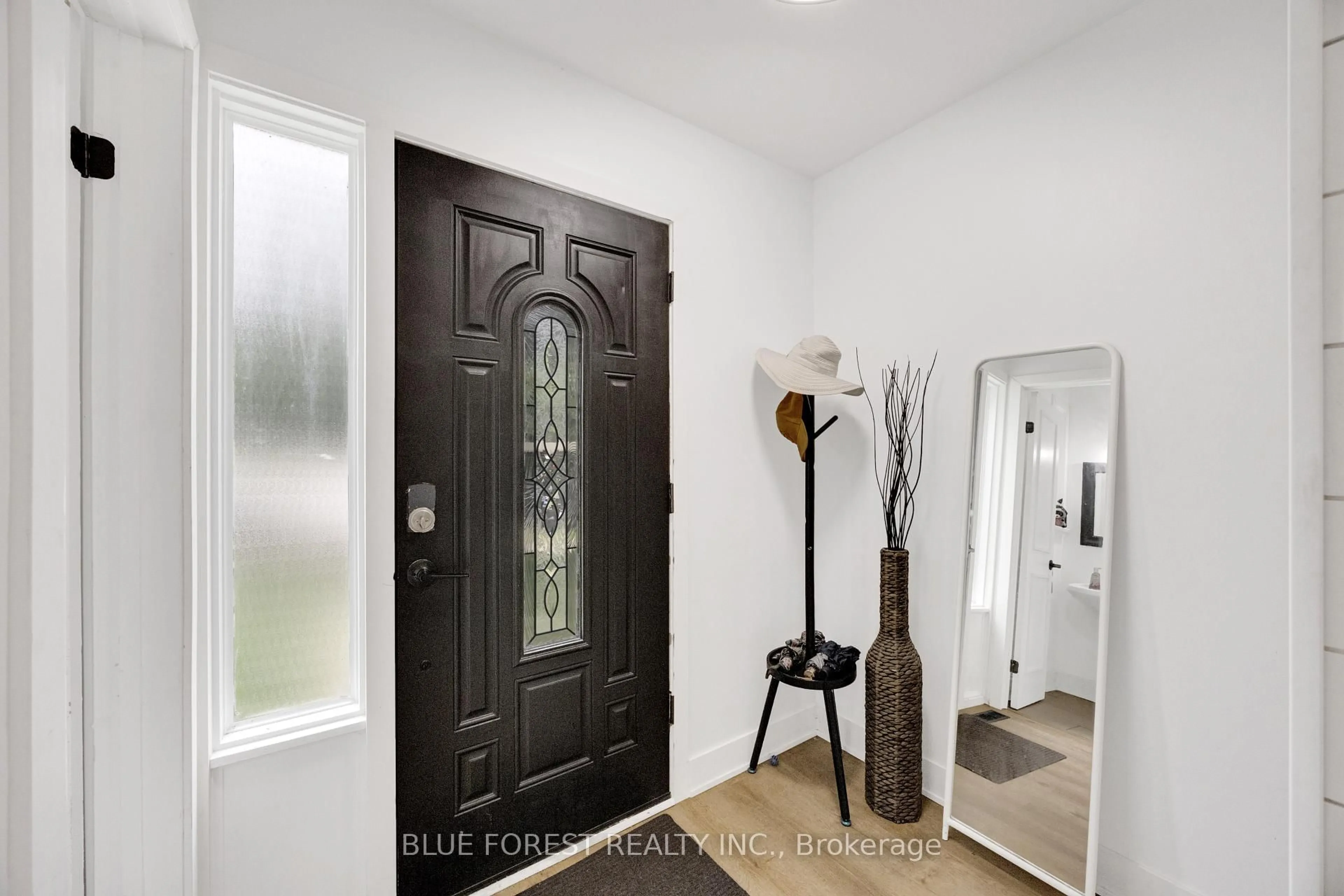 Indoor entryway for 408 Homestead Crt #28, London North Ontario N6G 2E9