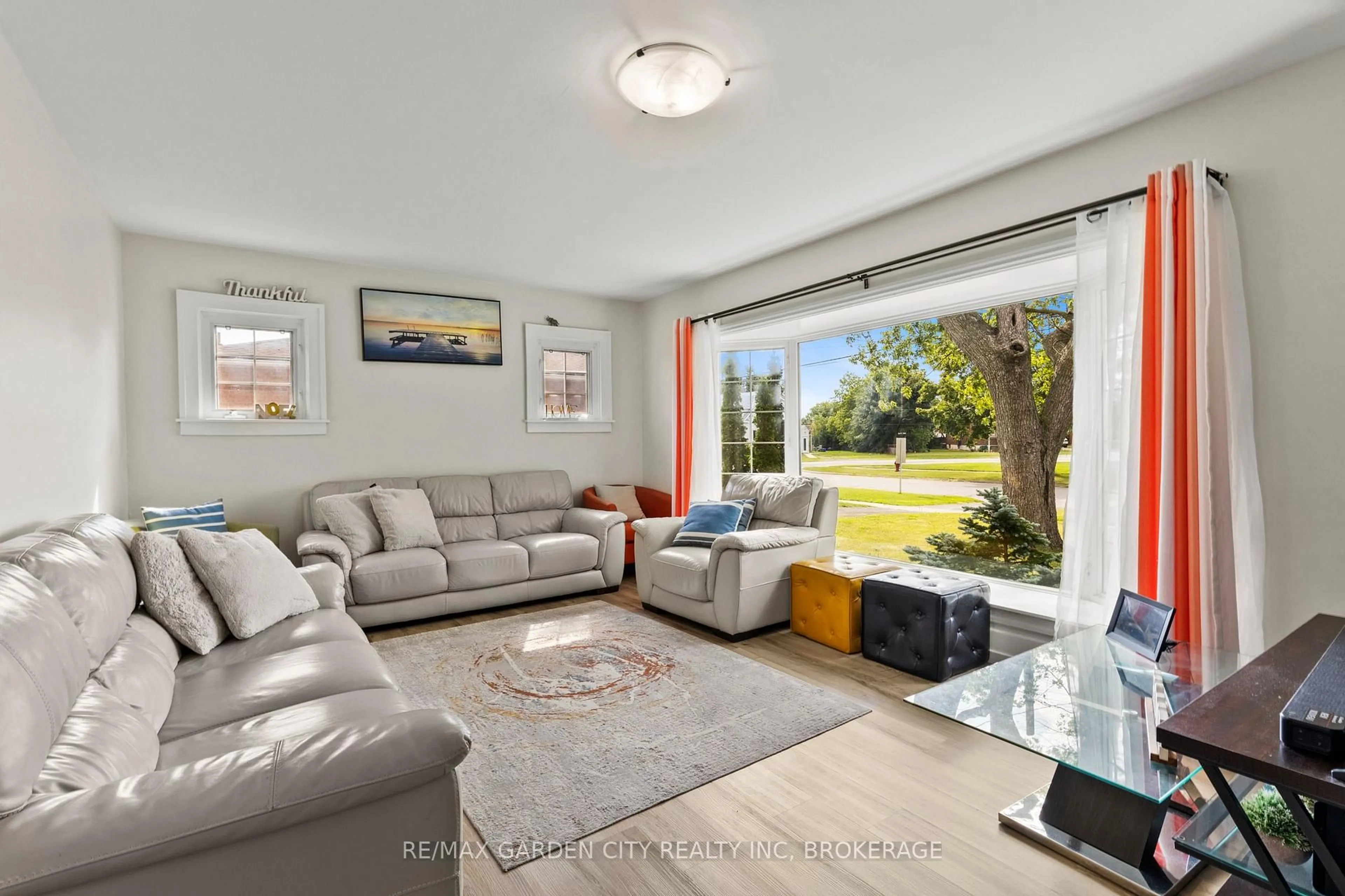 Living room with furniture, unknown for 151 St George St, Welland Ontario L3C 5N9