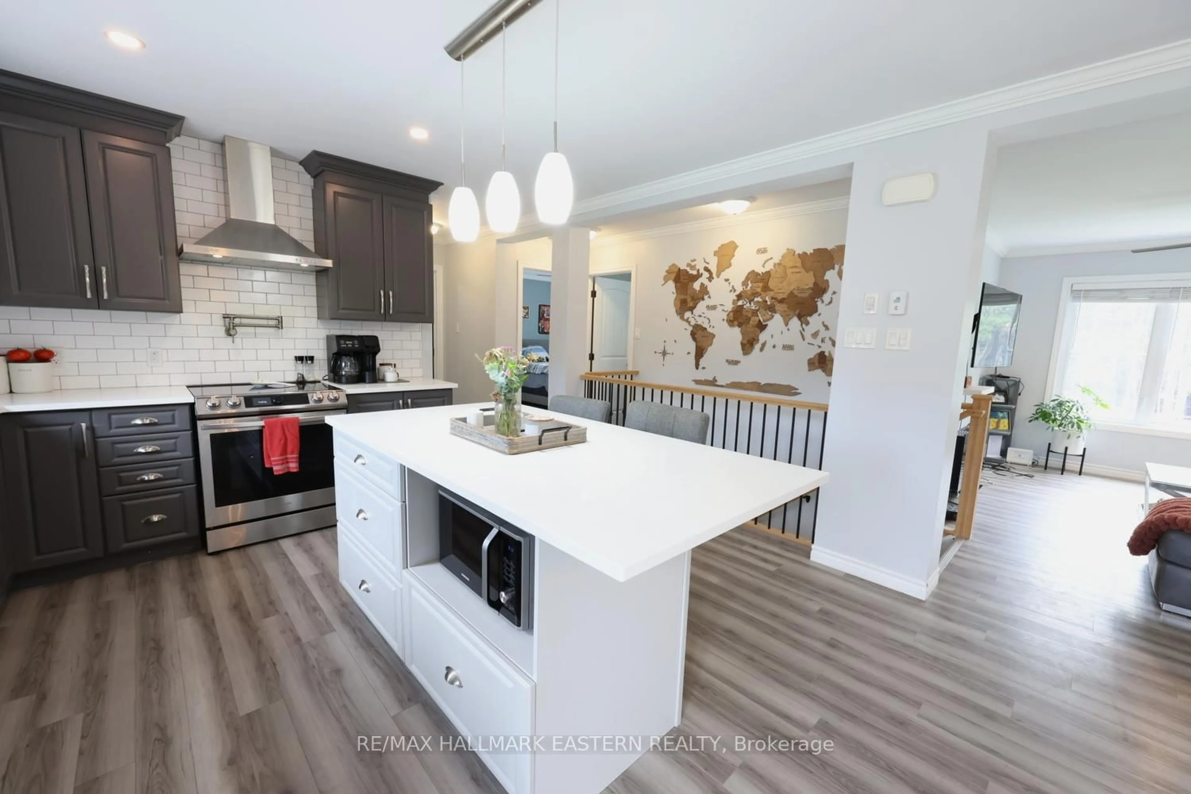 Open concept kitchen, unknown for 639 8th Line, Douro-Dummer Ontario K0L 2V0