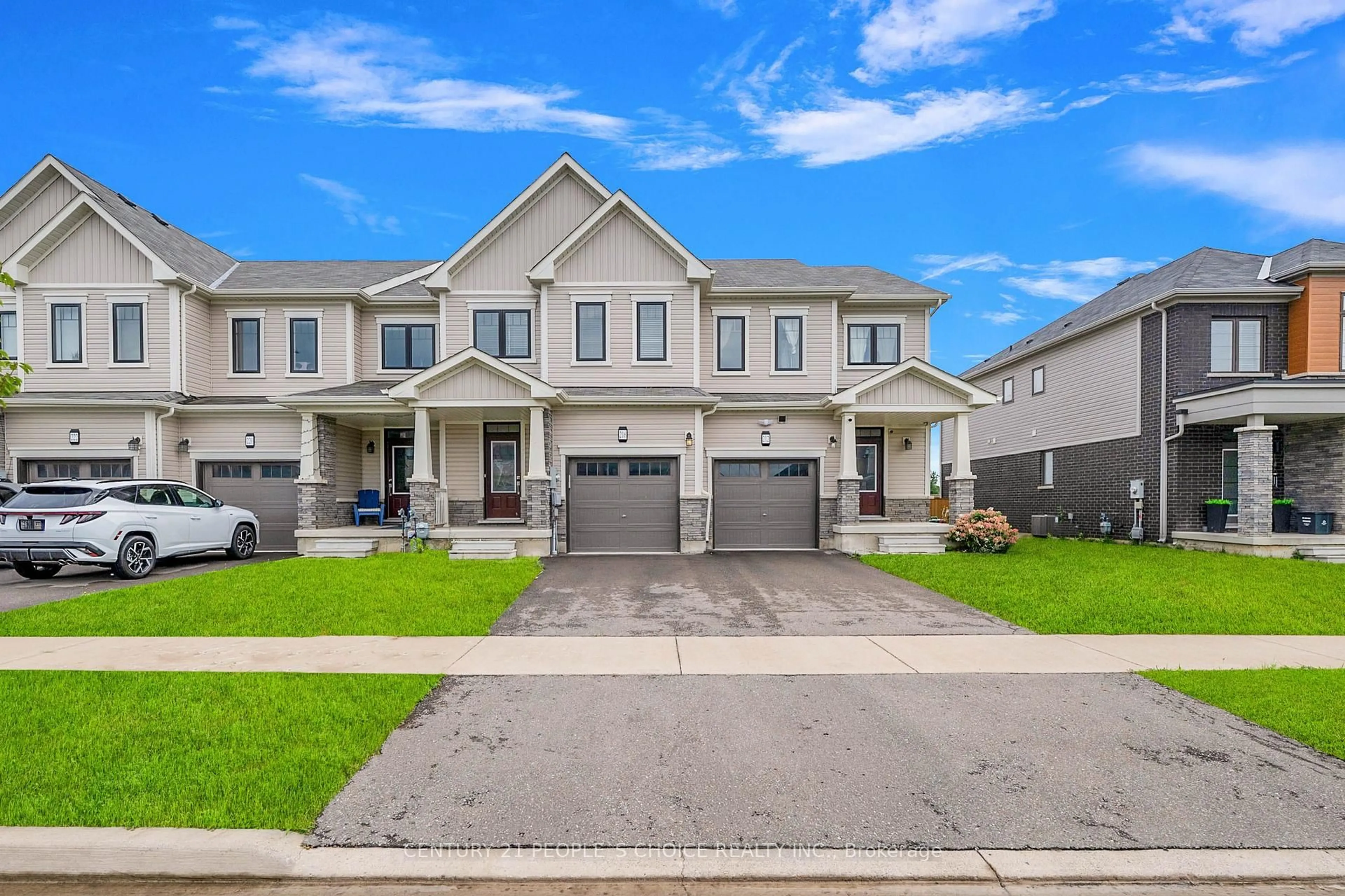 Home with vinyl exterior material, street for 216 Explorer Way, Thorold Ontario L2V 0K2