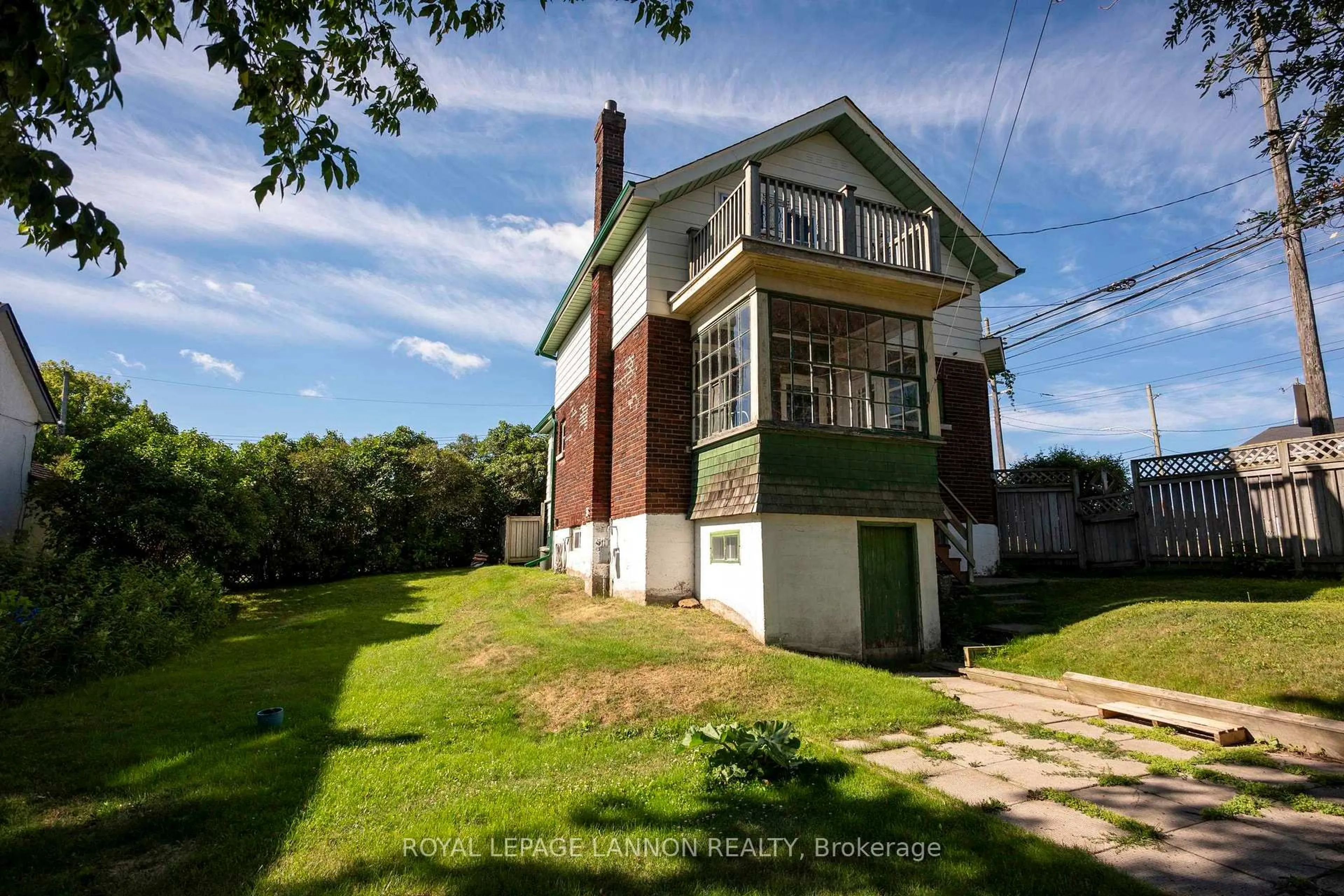 A pic from outside/outdoor area/front of a property/back of a property/a pic from drone, building for 42 Gordon Ave, Thunder Bay Ontario P7E 4T2