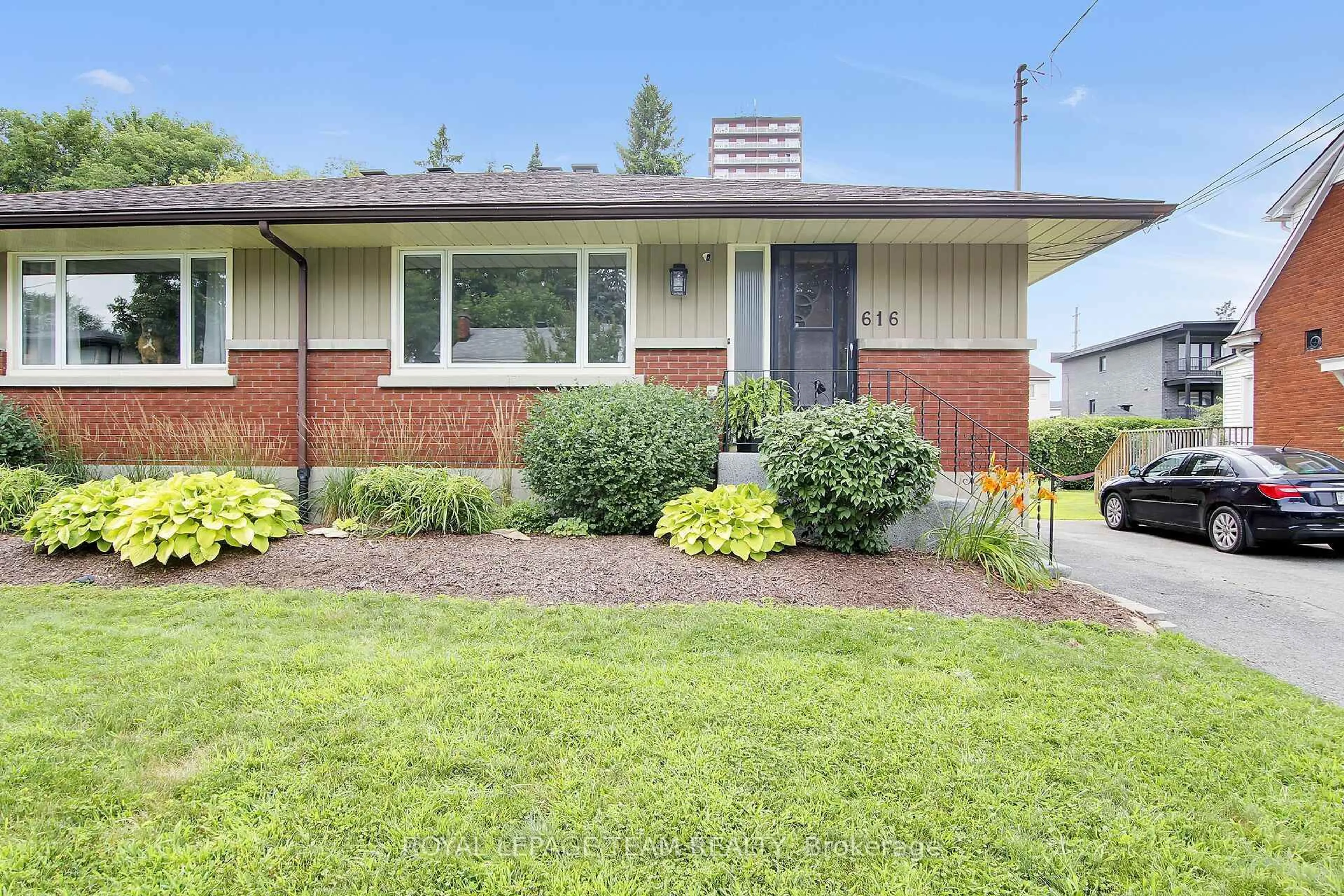 Home with brick exterior material, street for 616 Westview Ave, Ottawa Ontario K1Z 6E3