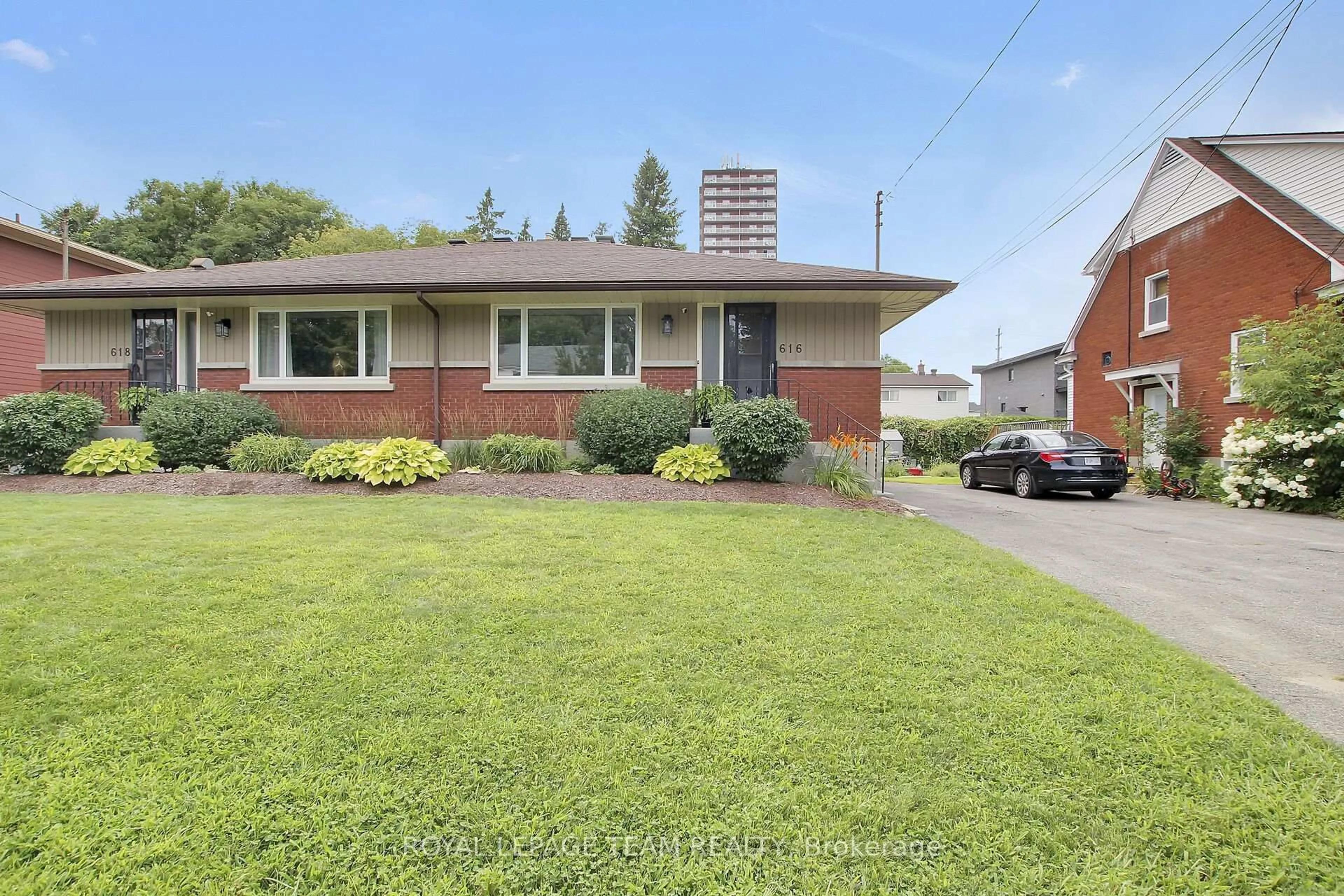 Home with brick exterior material, street for 616 Westview Ave, Ottawa Ontario K1Z 6E3