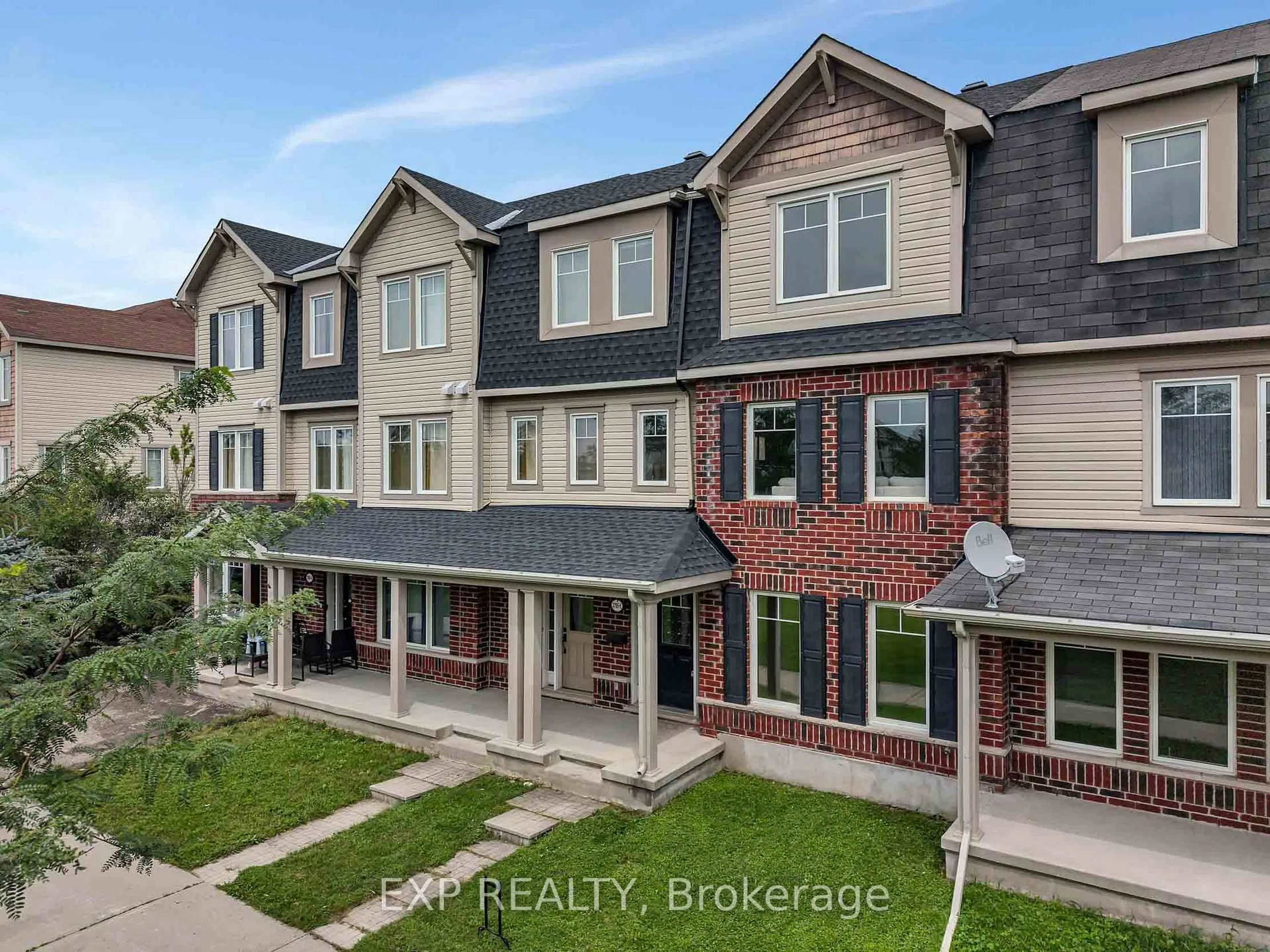A pic from outside/outdoor area/front of a property/back of a property/a pic from drone, unknown for 3705 Riverbreeze St #E, Ottawa Ontario K2J 0S1