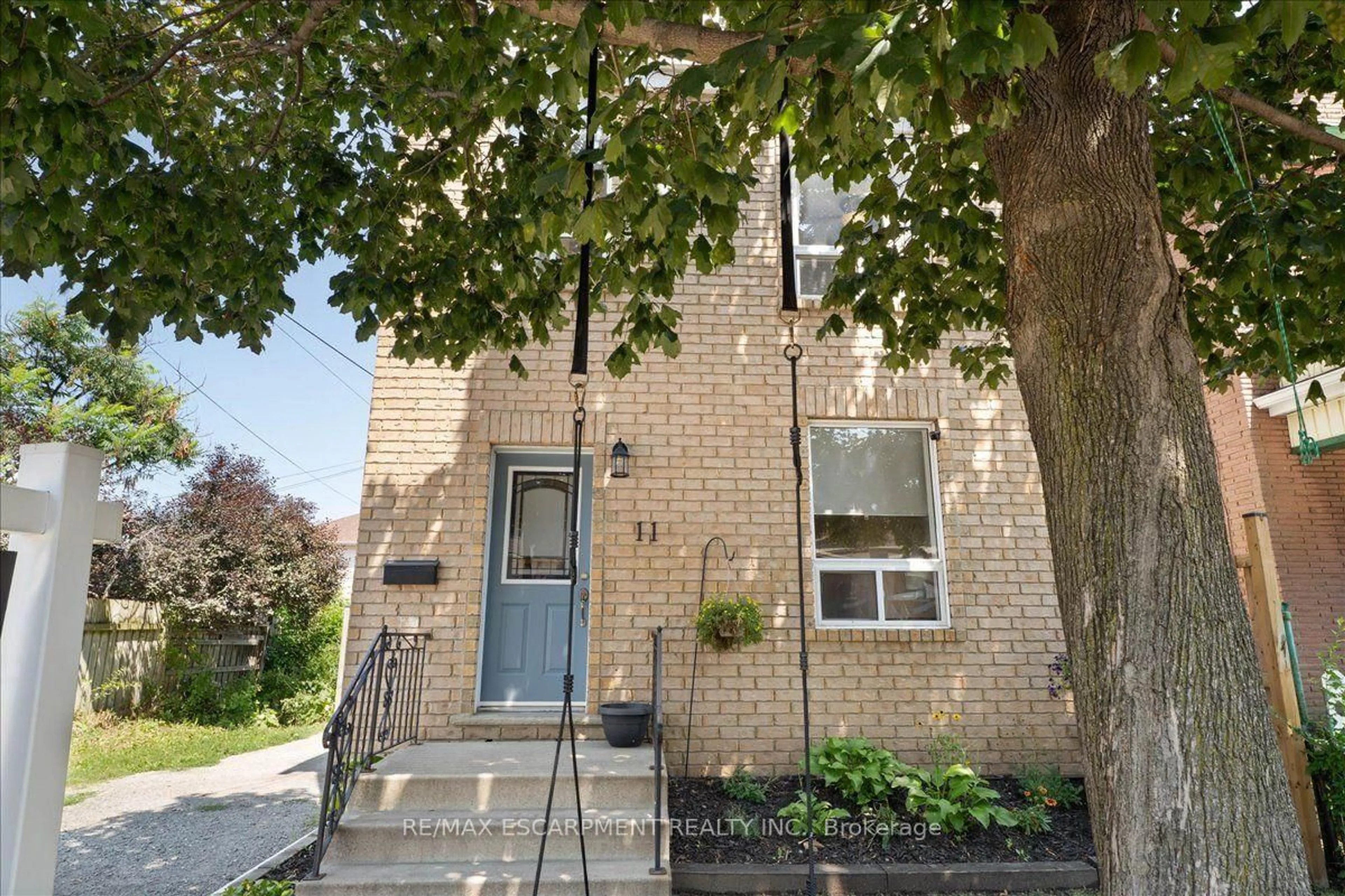 Home with brick exterior material, street for 11 PRIMROSE Ave, Hamilton Ontario L8L 2K7