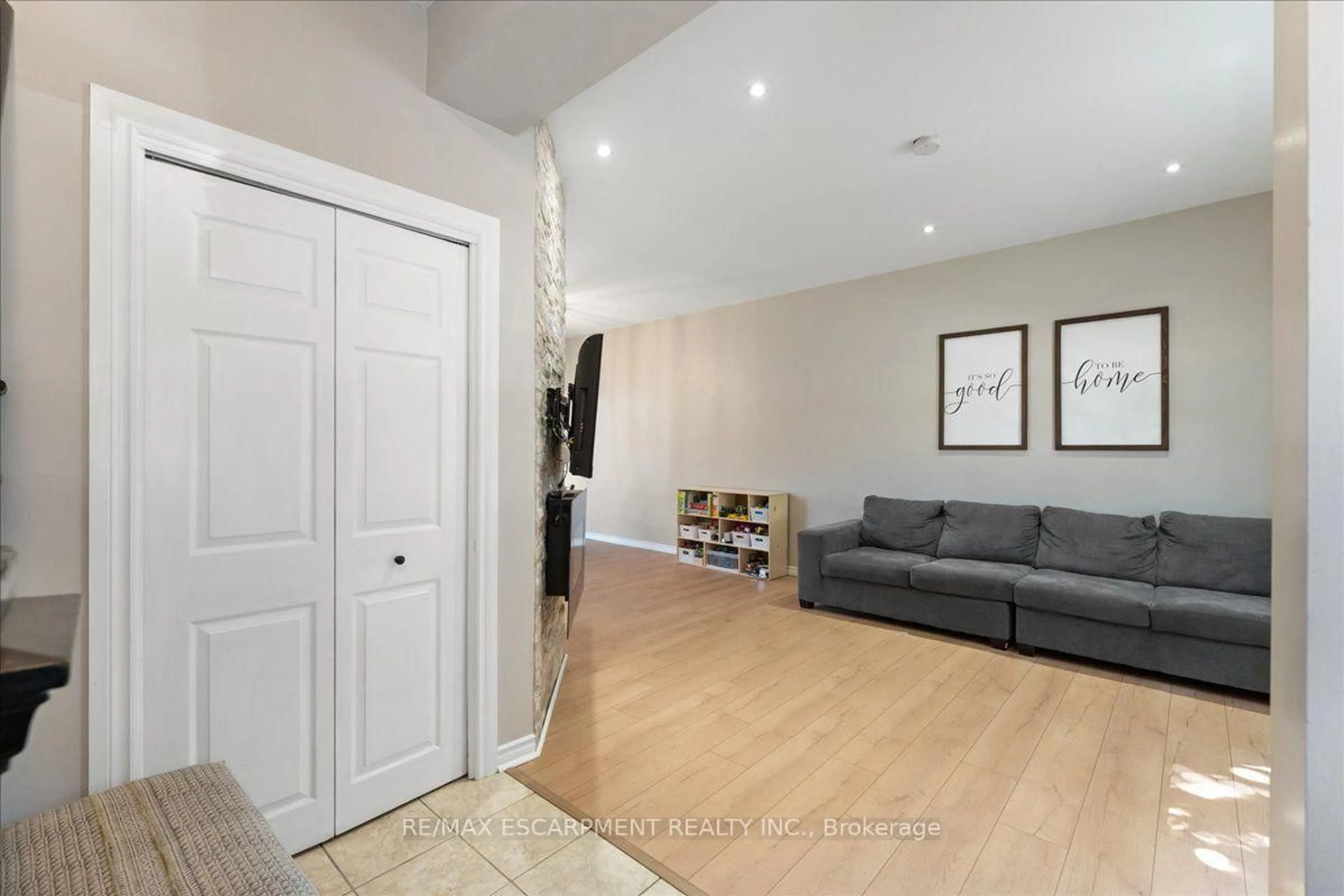 Unknown for 11 PRIMROSE Ave, Hamilton Ontario L8L 2K7