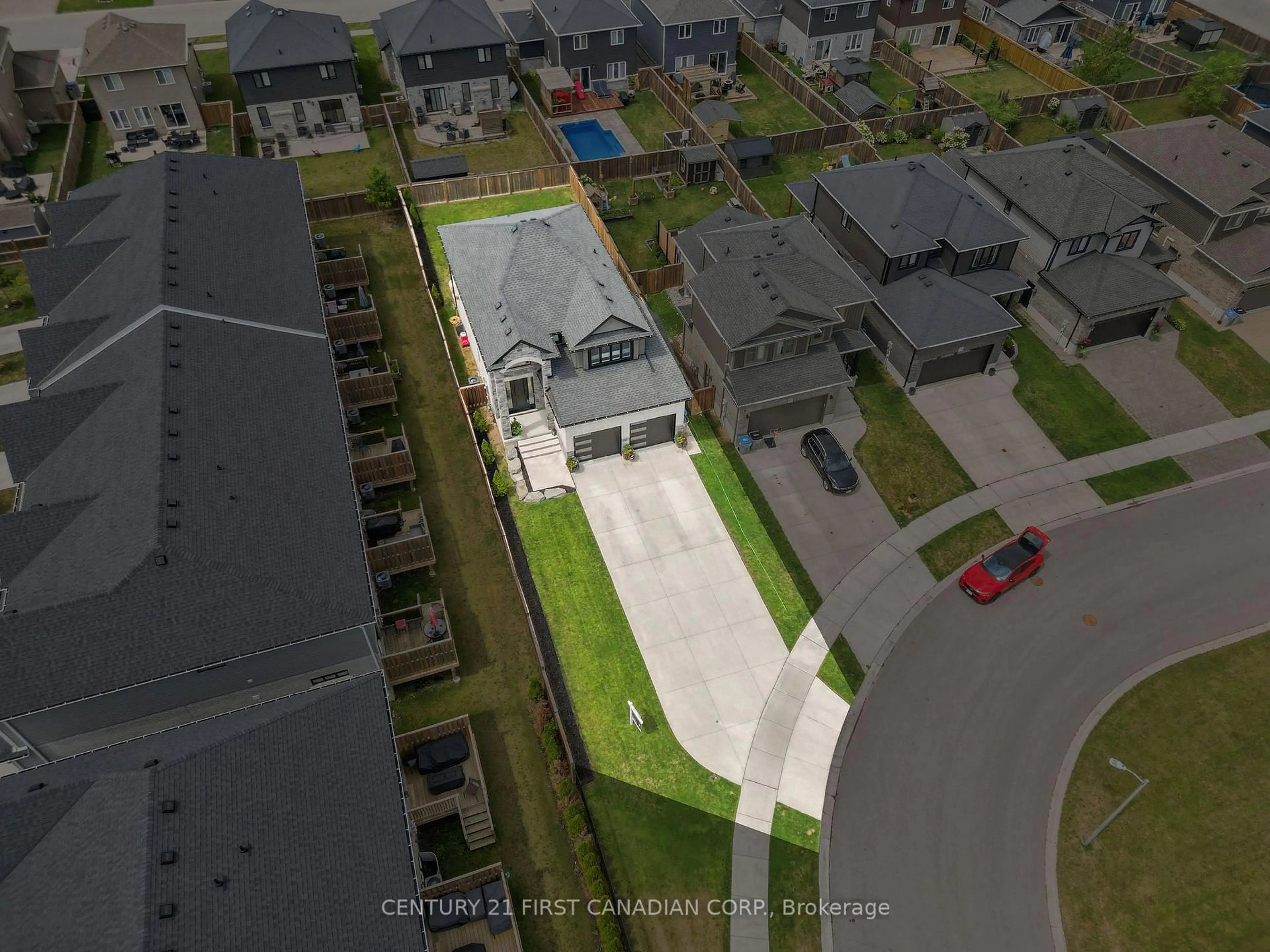 A pic from outside/outdoor area/front of a property/back of a property/a pic from drone, street for 15 NICHOLSON St, Lucan Biddulph Ontario N0M 2J0