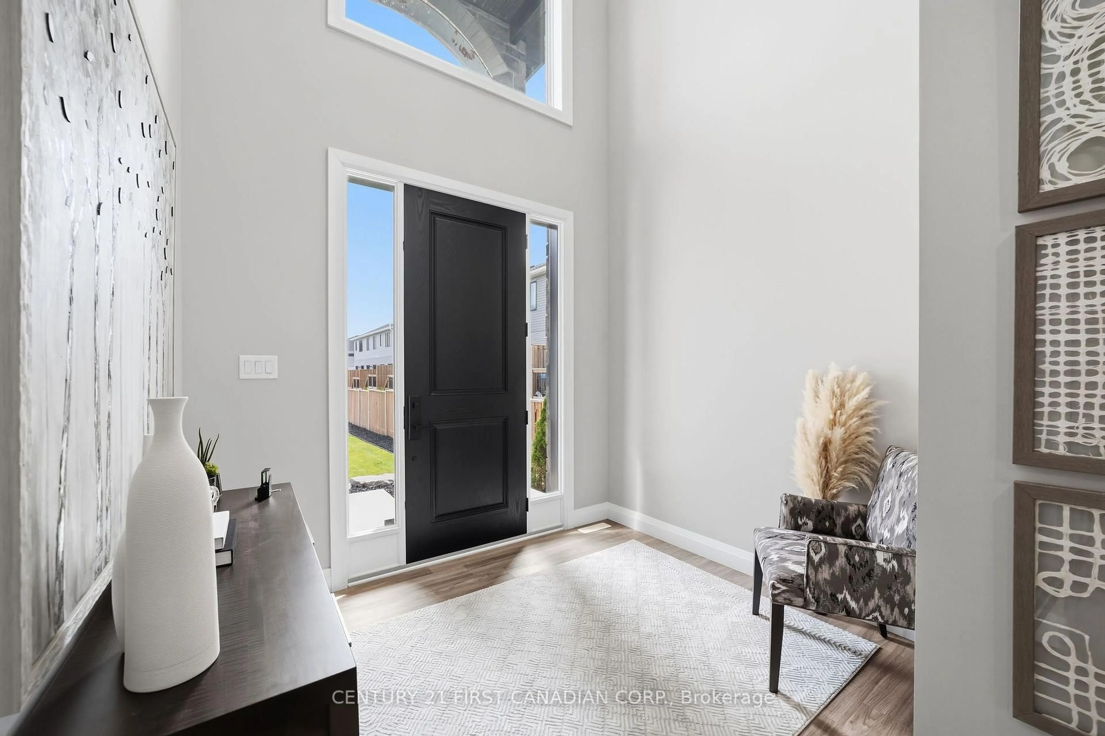 Indoor entryway for 15 NICHOLSON St, Lucan Biddulph Ontario N0M 2J0