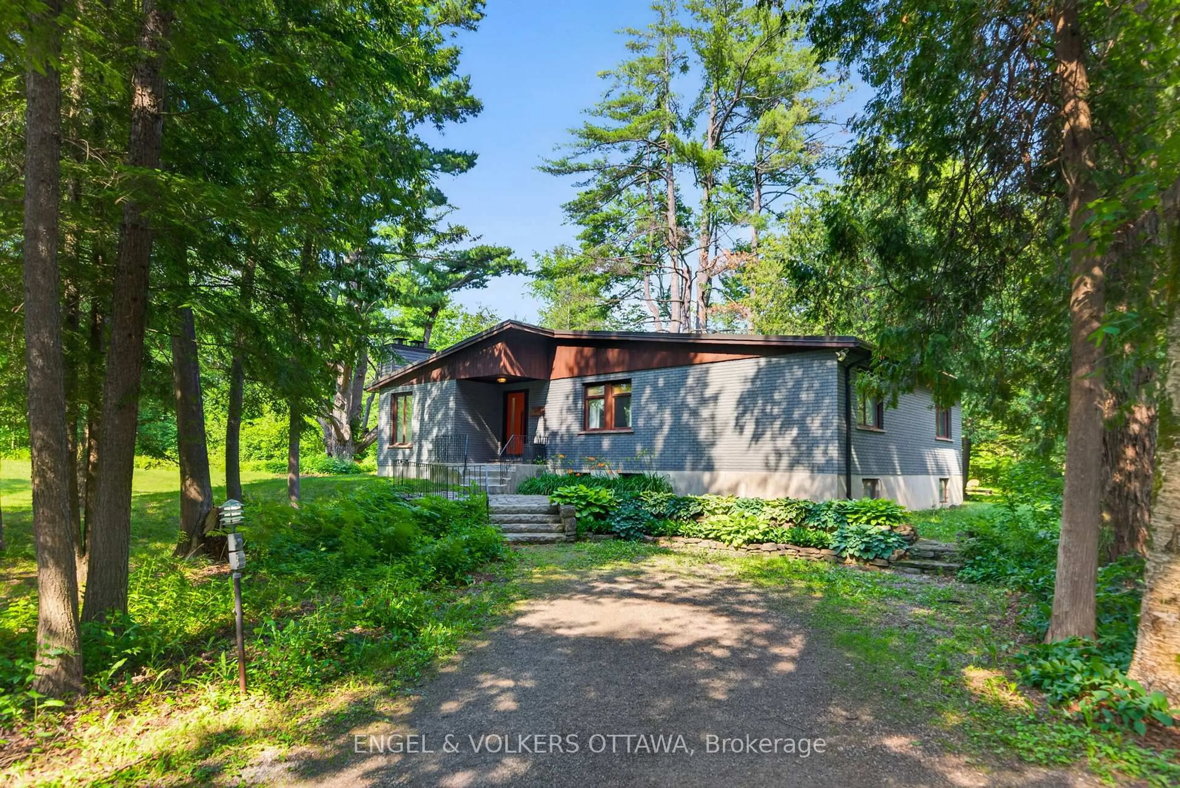 A pic from outside/outdoor area/front of a property/back of a property/a pic from drone, forest/trees view for 4167 Farmers Way, Carlsbad Springs Ontario K0A 1K0