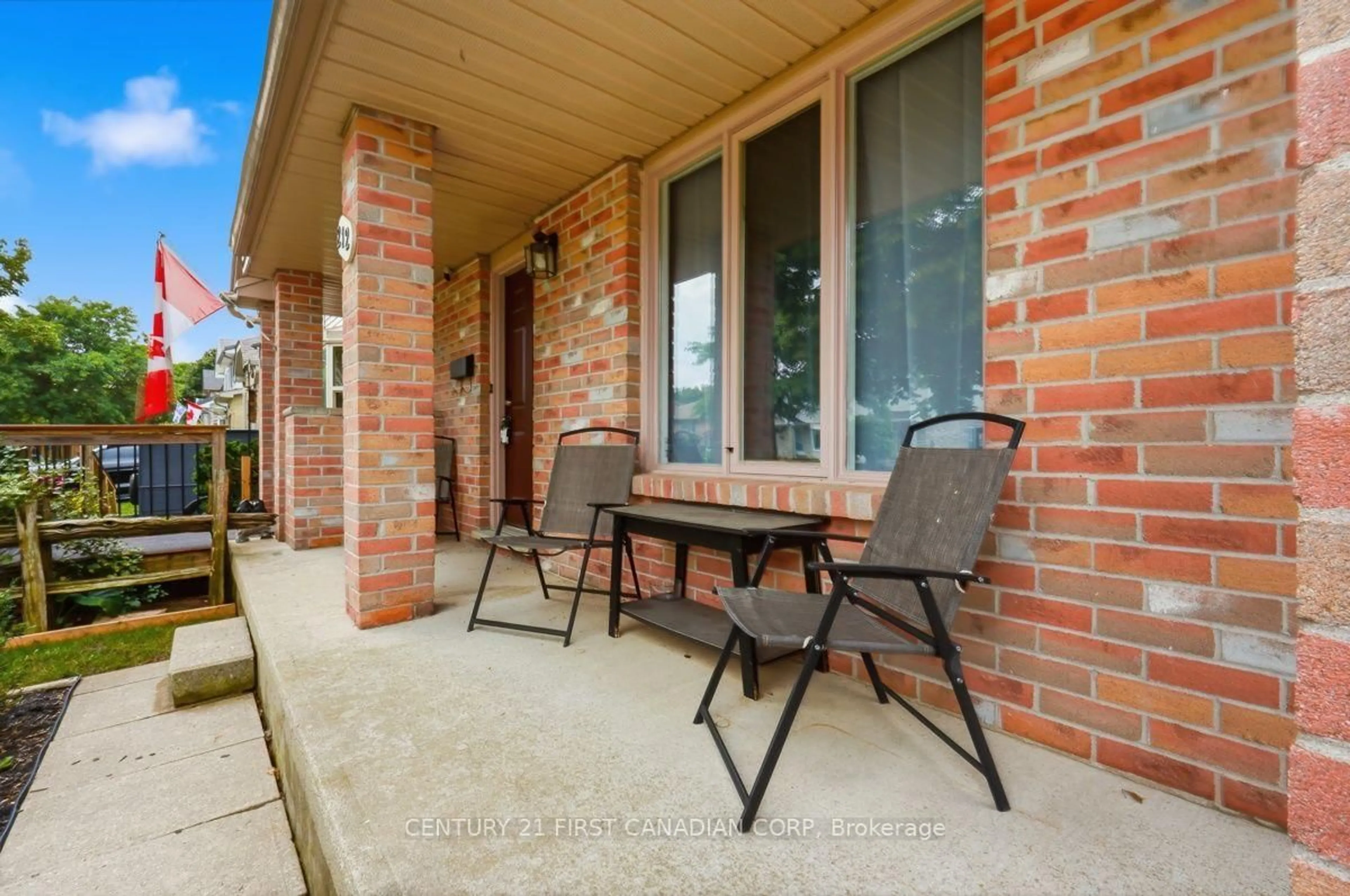 Patio, street for 212 Martinet Ave, London East Ontario N5V 4K2
