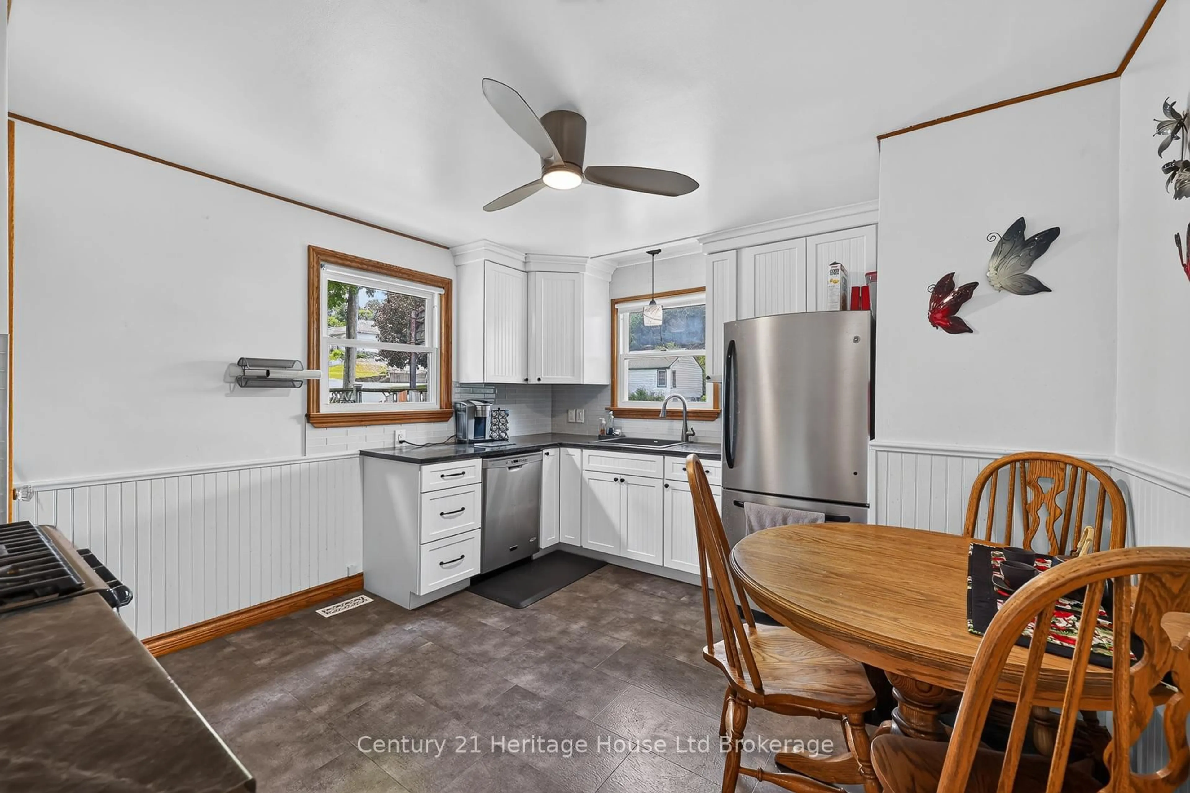 Standard kitchen, ceramic/tile floor for 209 Butler St, Woodstock Ontario N4S 3A8
