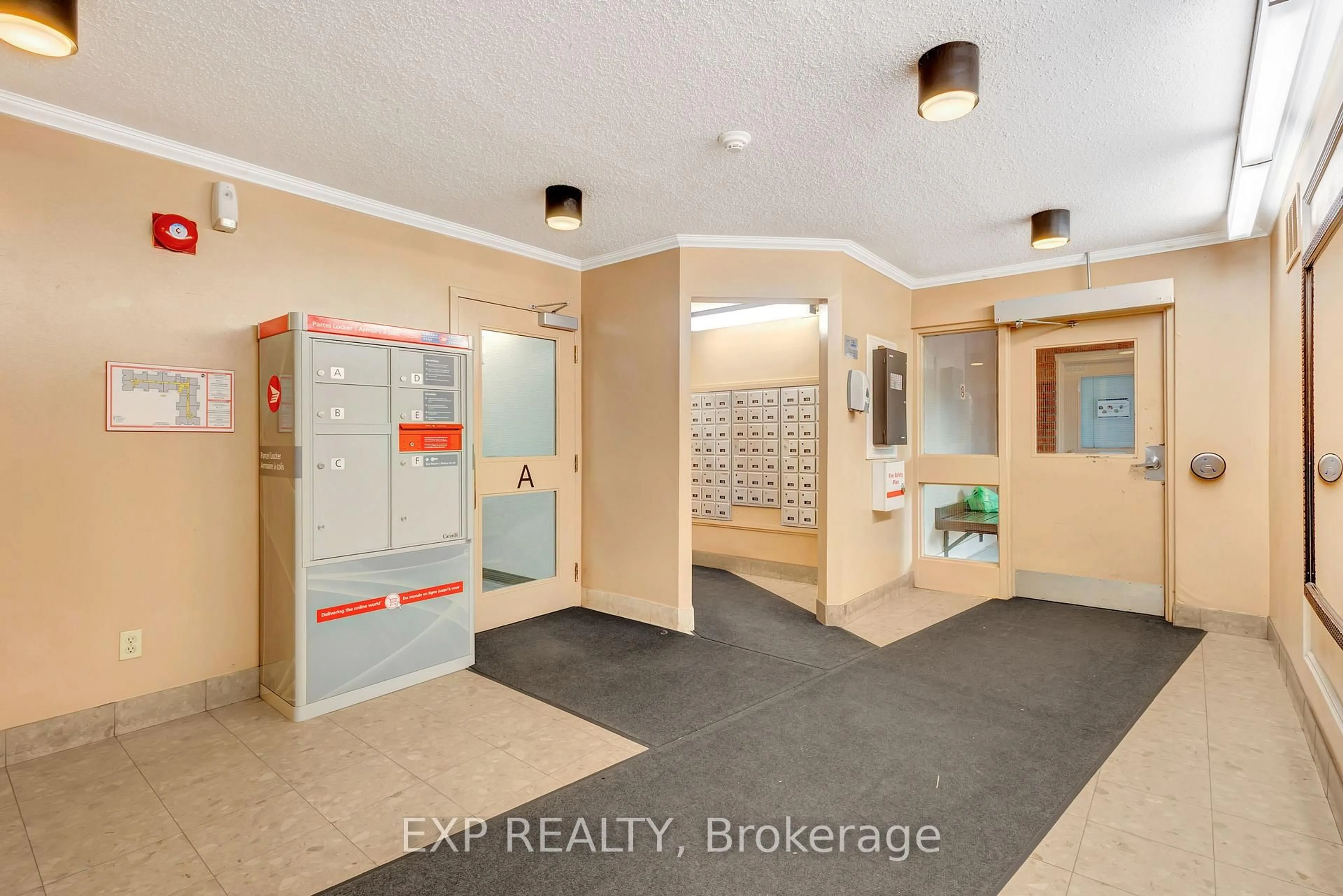Indoor entryway for 270 Lorry Greenberg Dr #218, Ottawa Ontario K1T 3K2