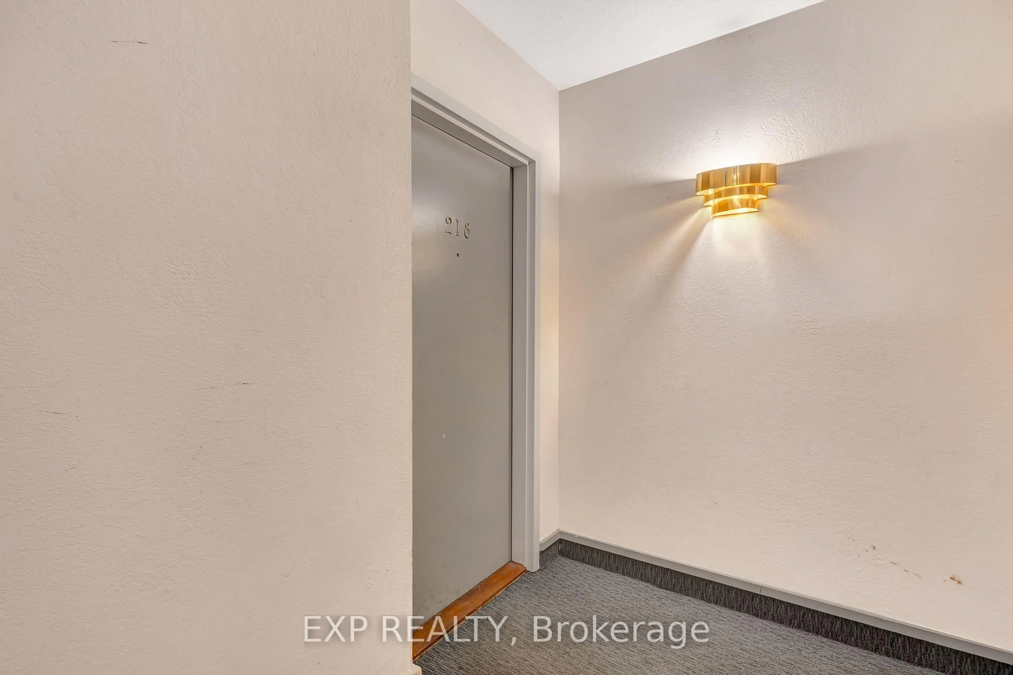 Indoor entryway for 270 Lorry Greenberg Dr #218, Ottawa Ontario K1T 3K2