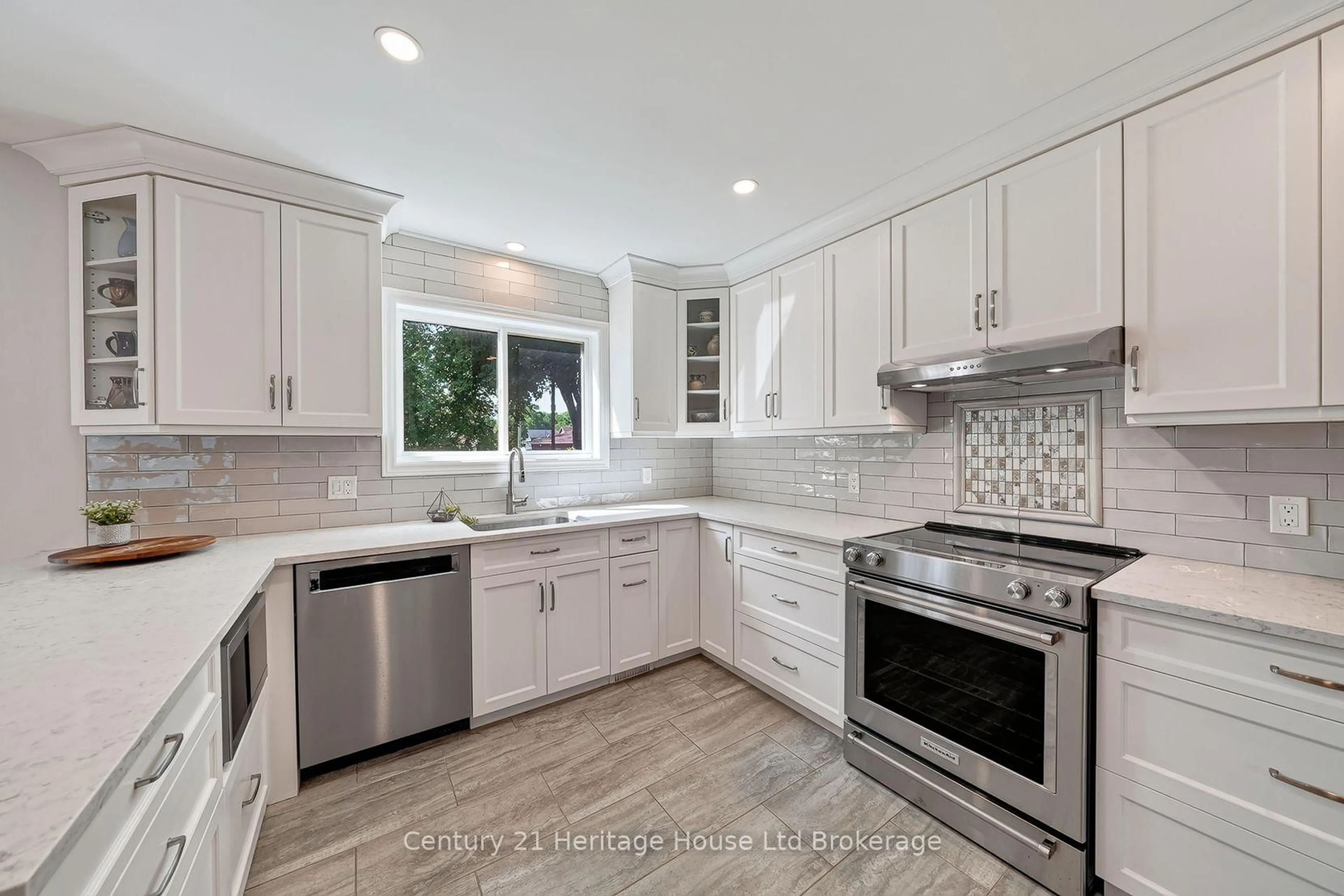 Unknown for 812 Hughson St, Woodstock Ontario N4S 4P7