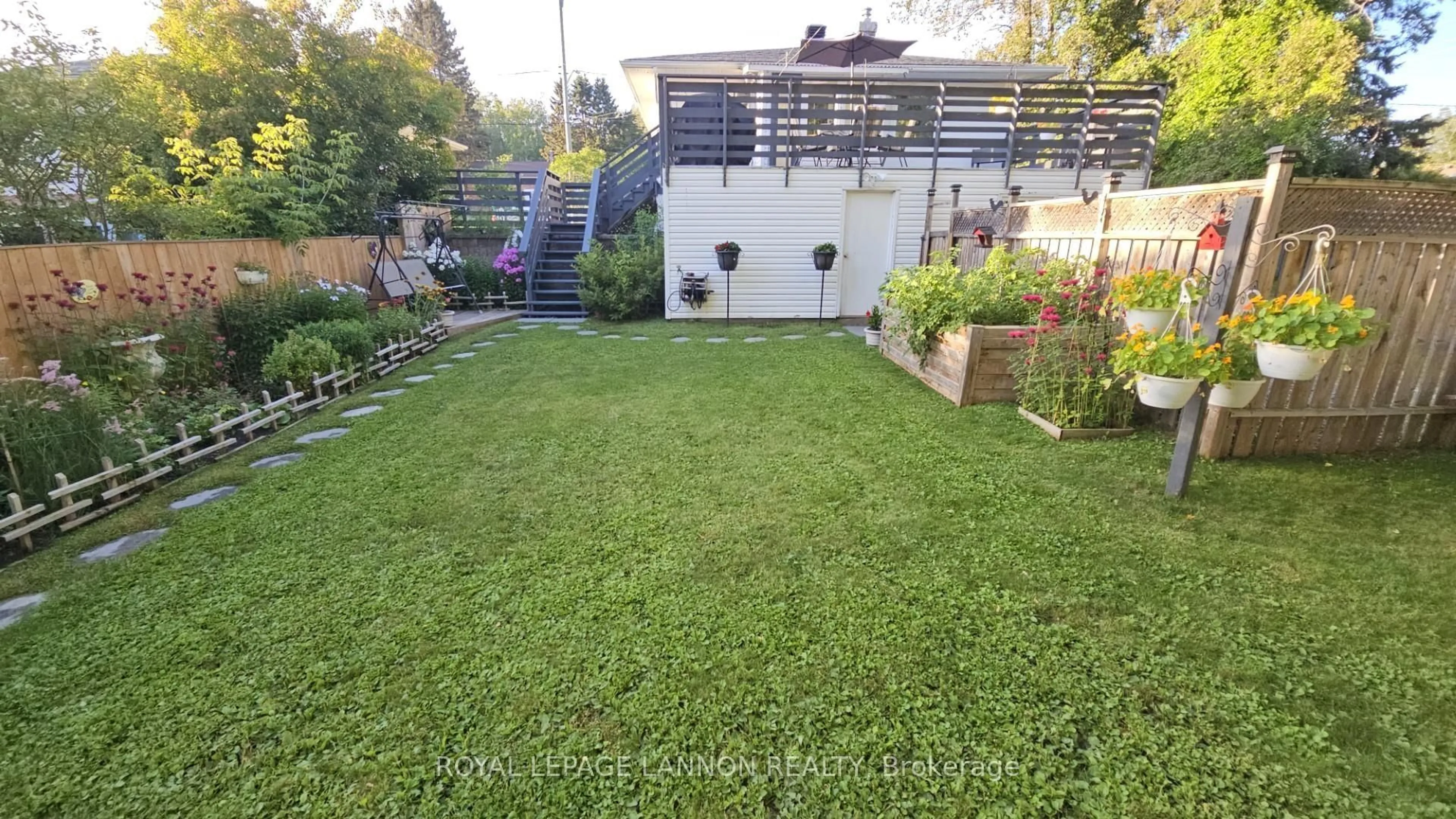 Patio, street for 403 Arundel St, Thunder Bay Ontario P7A 1L6