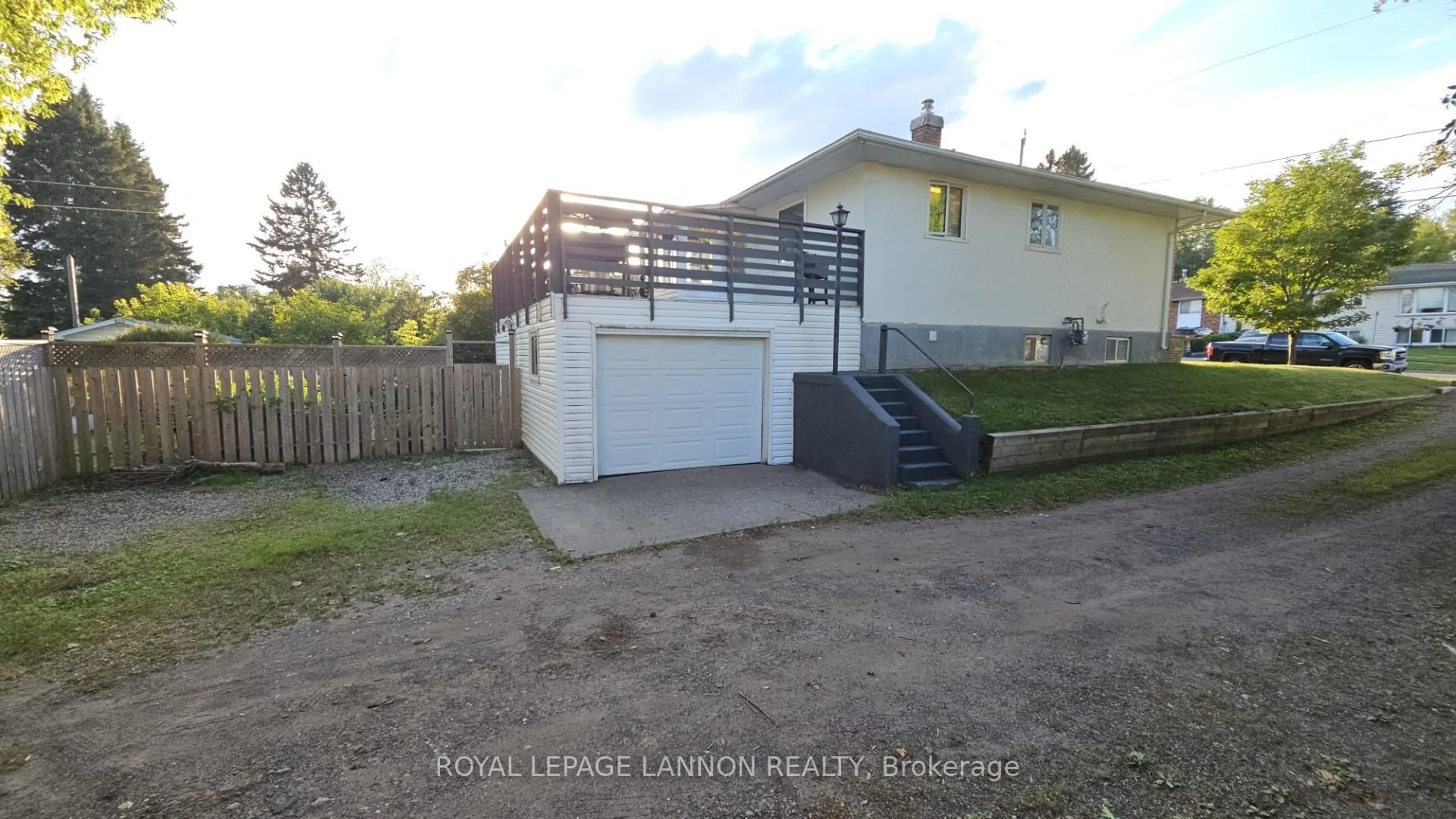 Unknown for 403 Arundel St, Thunder Bay Ontario P7A 1L6
