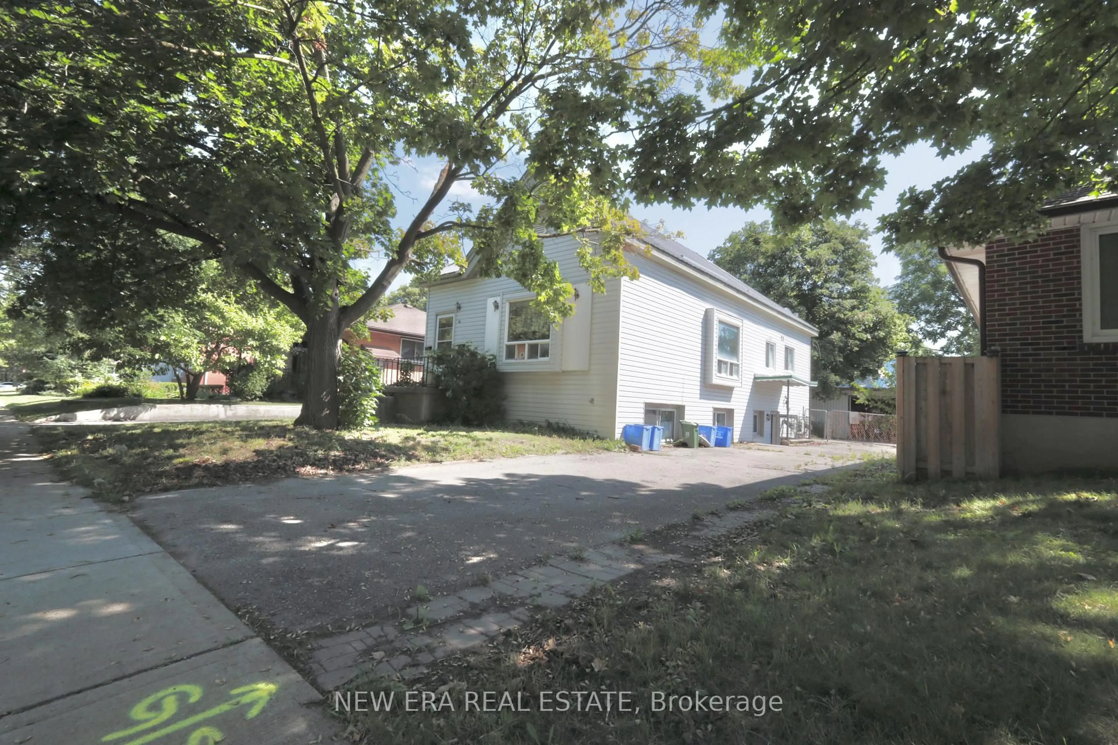 Unknown for 116 Chesterfield Ave, London South Ontario N5Z 3N2