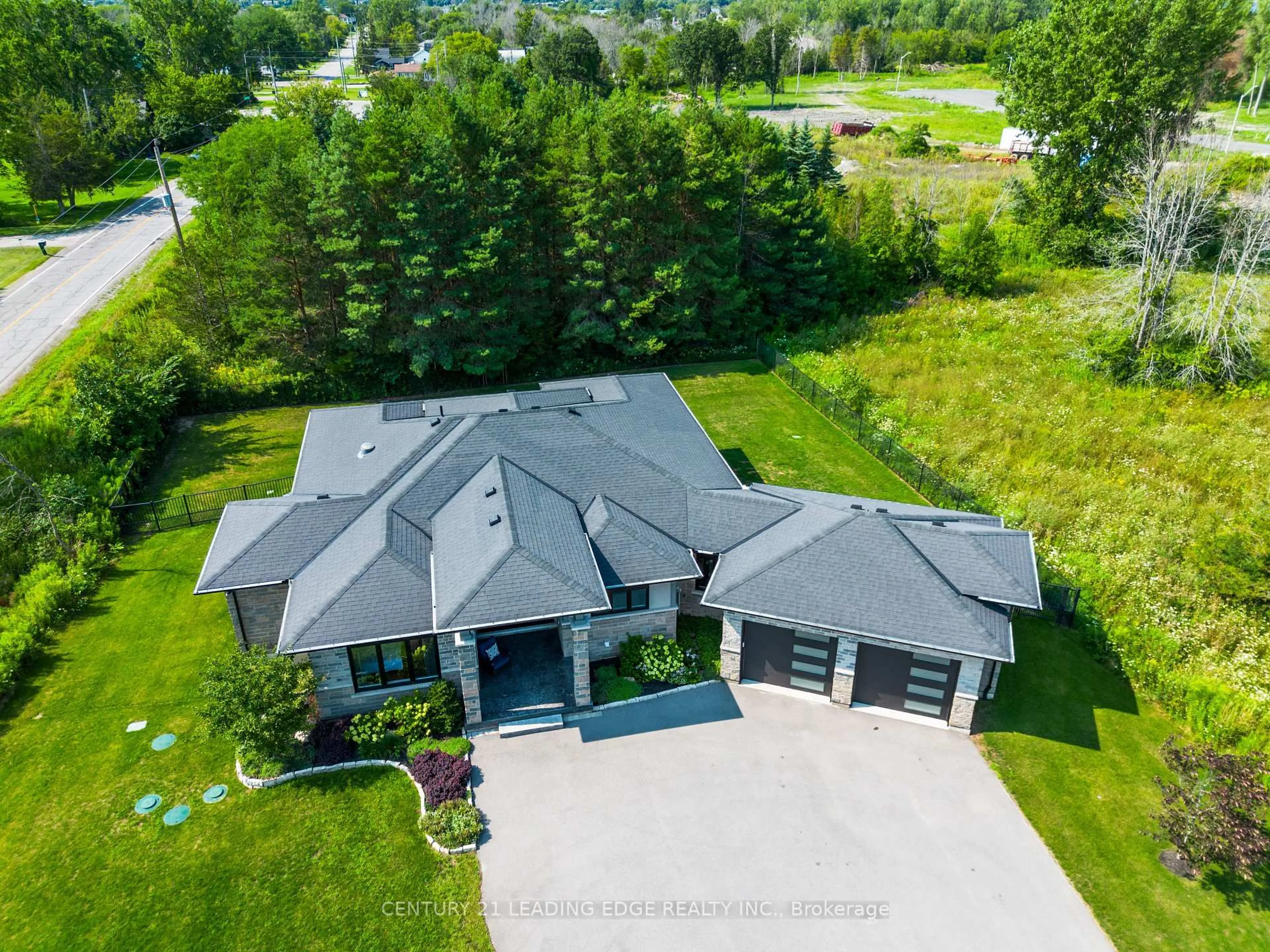 A pic from outside/outdoor area/front of a property/back of a property/a pic from drone, unknown for 9 Leaside St, Prince Edward County Ontario K8N 0G1