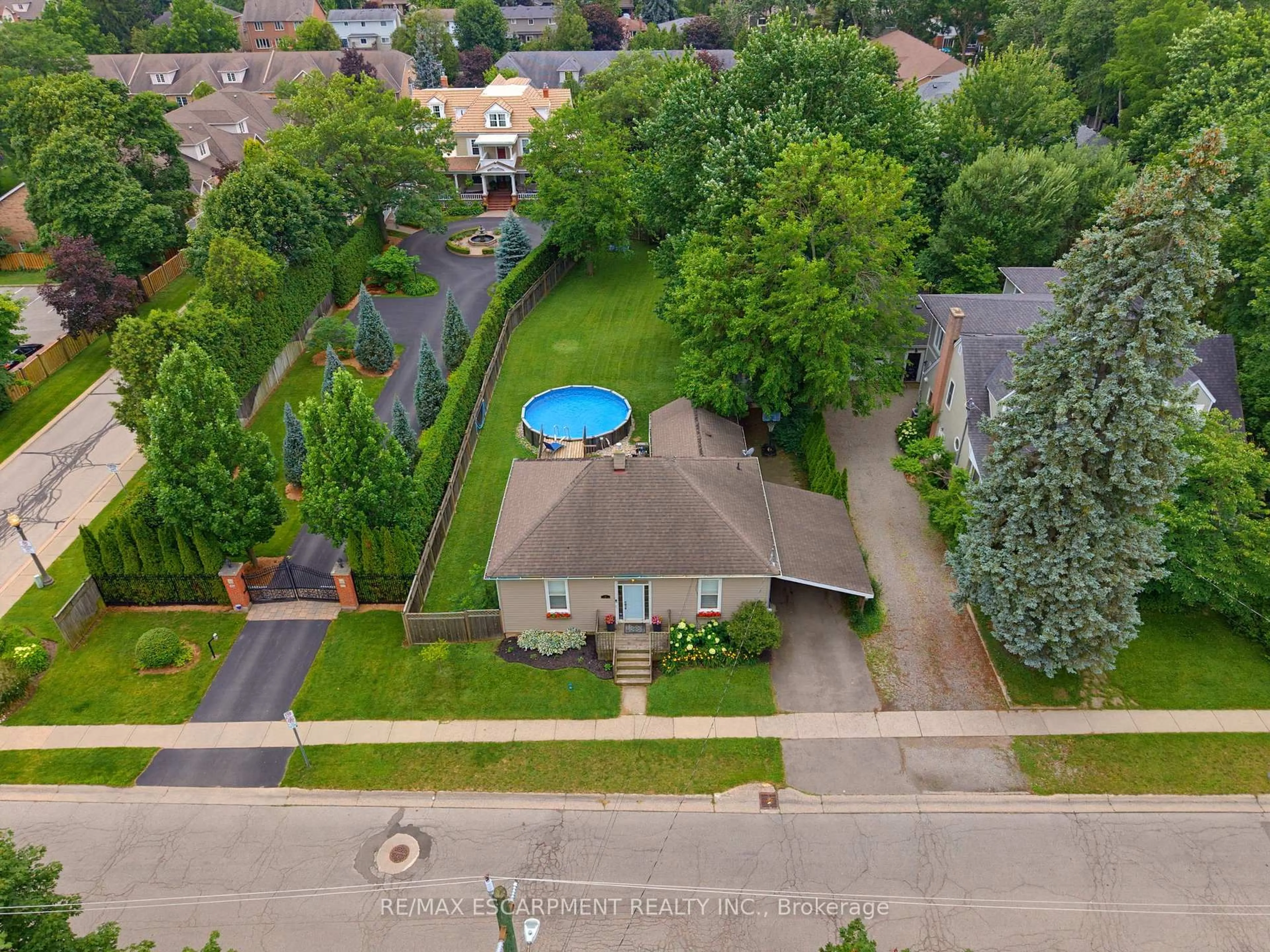 A pic from outside/outdoor area/front of a property/back of a property/a pic from drone, street for 57 Main St, Hamilton Ontario L0R 2H0