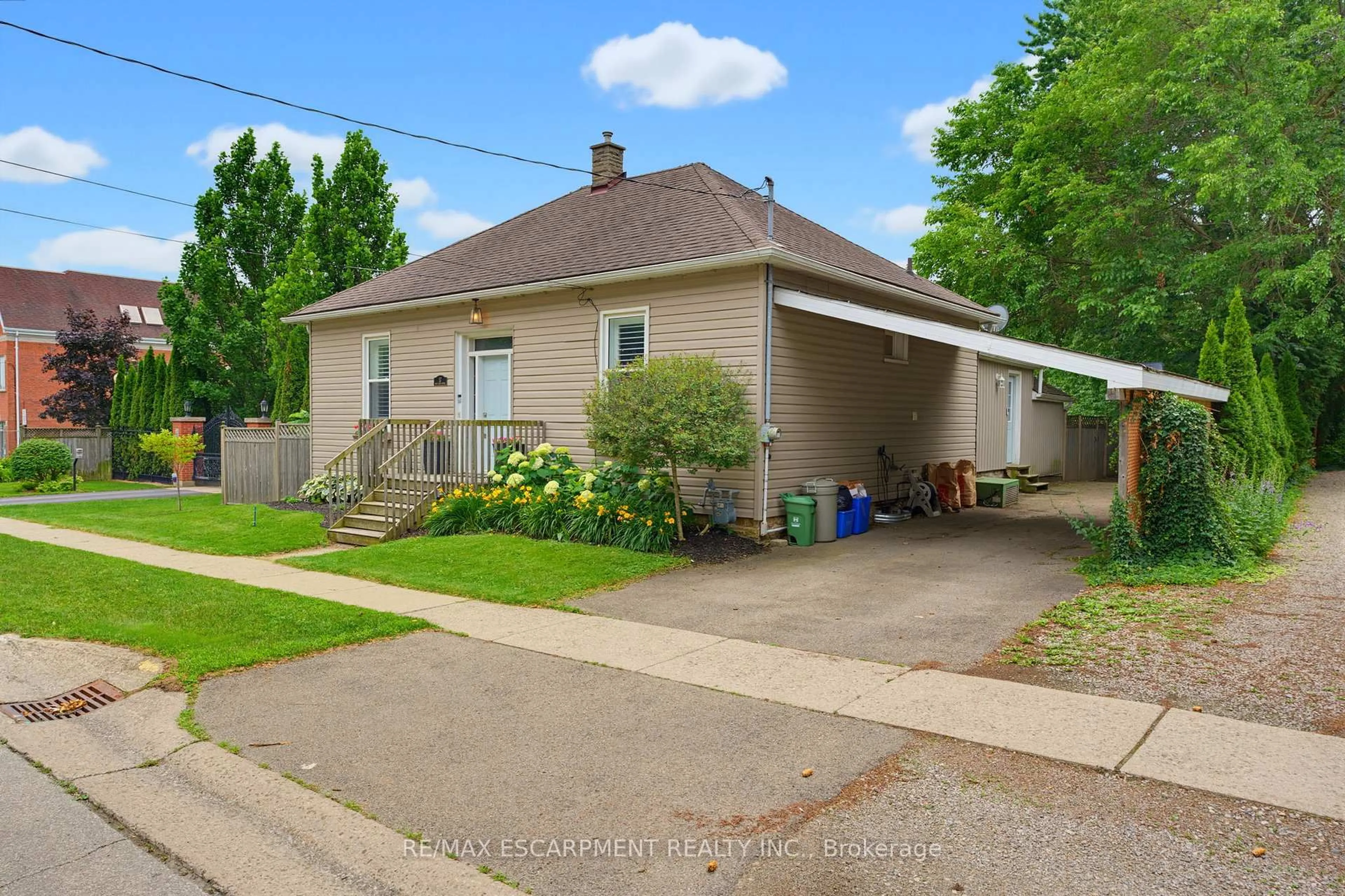 A pic from outside/outdoor area/front of a property/back of a property/a pic from drone, street for 57 Main St, Hamilton Ontario L0R 2H0