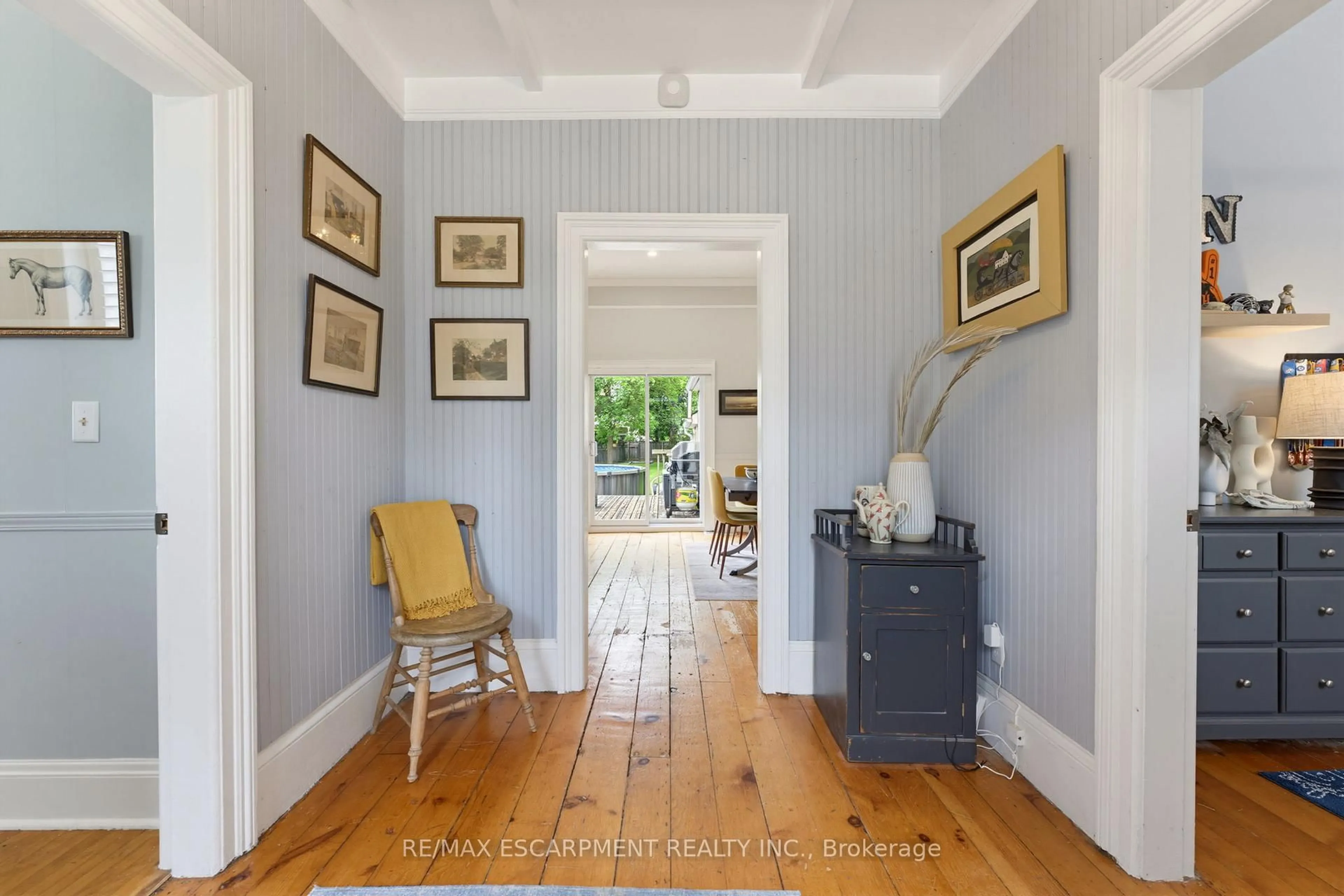 Indoor entryway for 57 Main St, Hamilton Ontario L0R 2H0