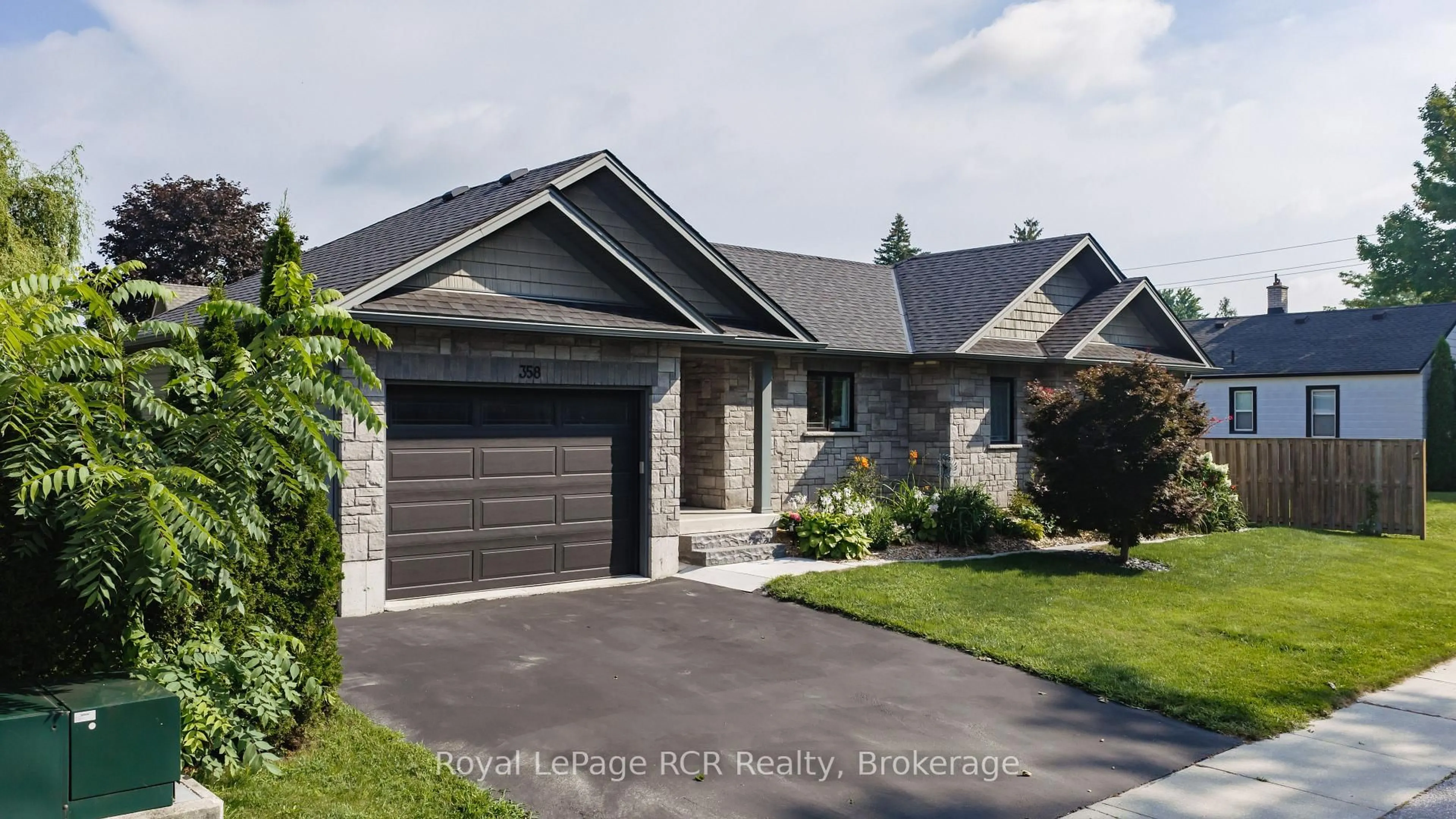 Home with brick exterior material, street for 358 5th St, Hanover Ontario N4N 0B2