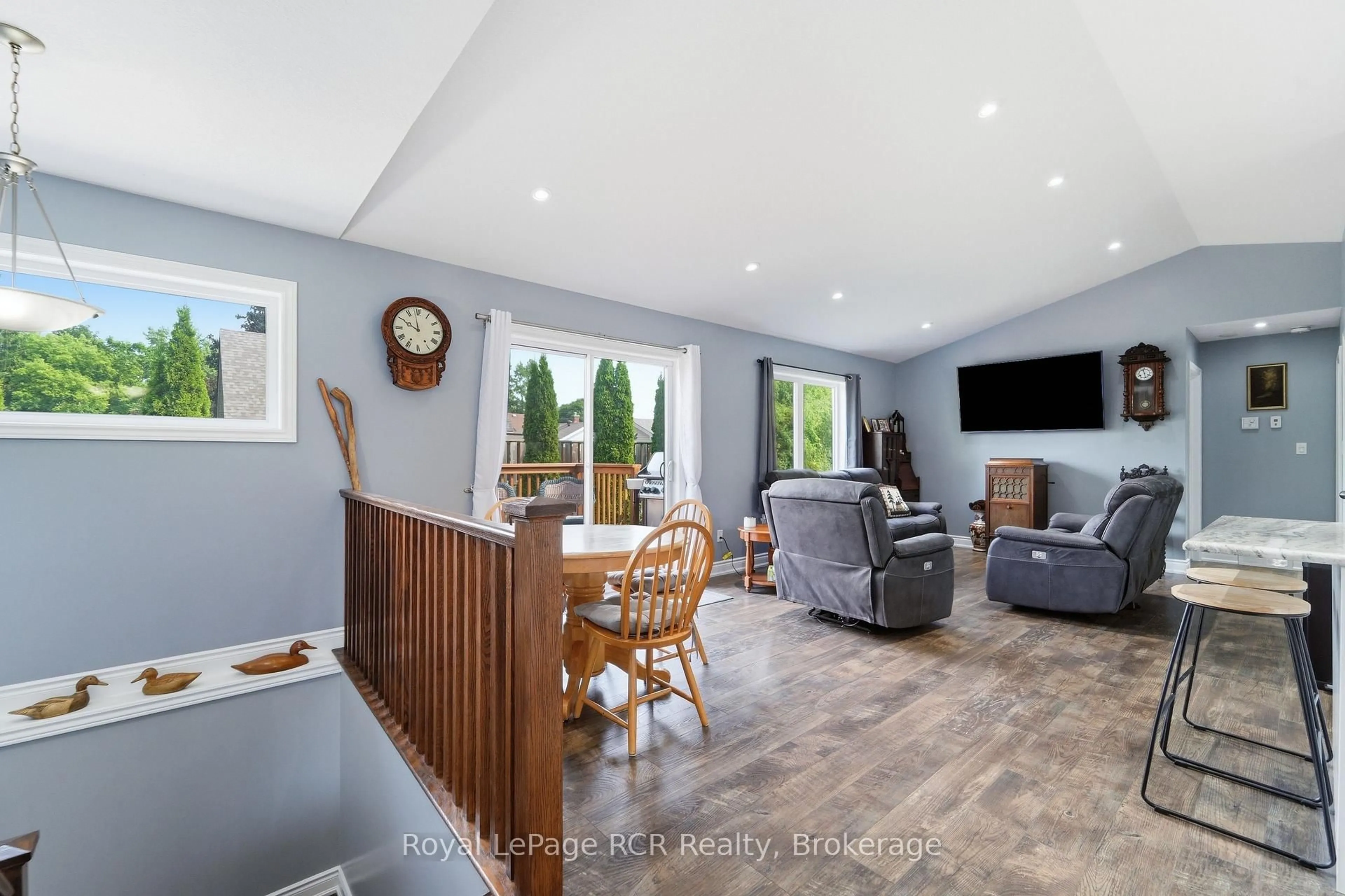 Unknown for 358 5th St, Hanover Ontario N4N 0B2