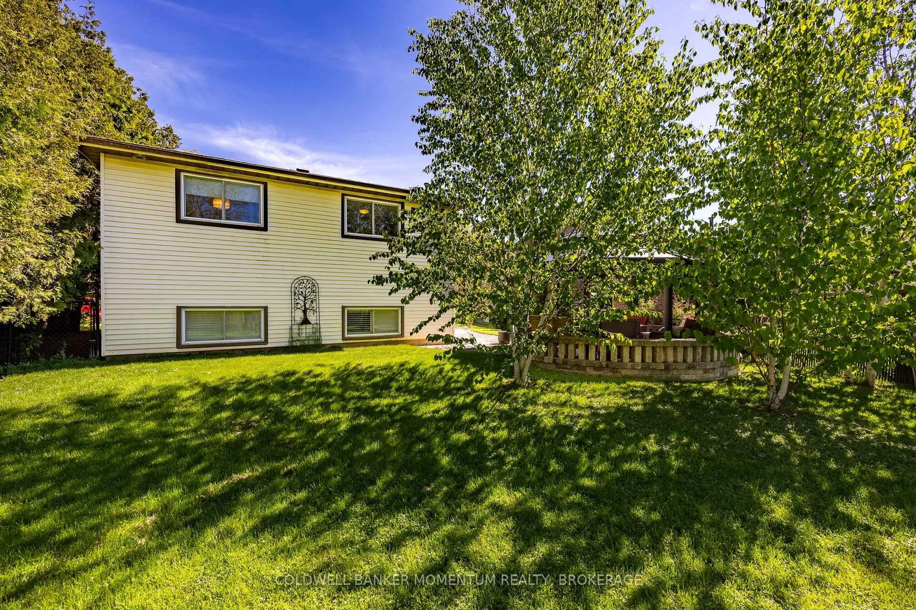Patio, unknown for 307 Orkney St, Haldimand Ontario N3W 1A3